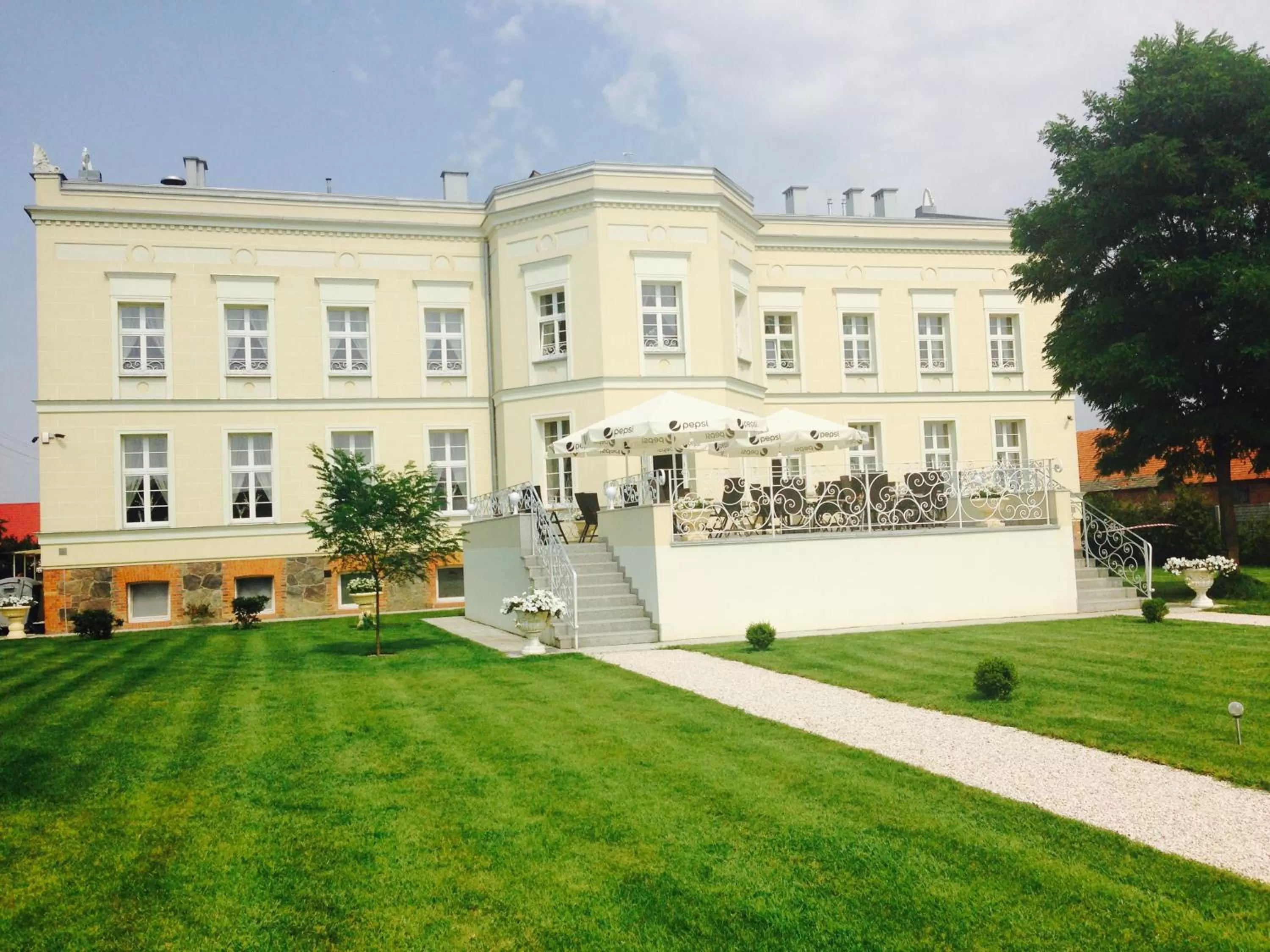Property building in Hotel SPA Akacjowy Dwór