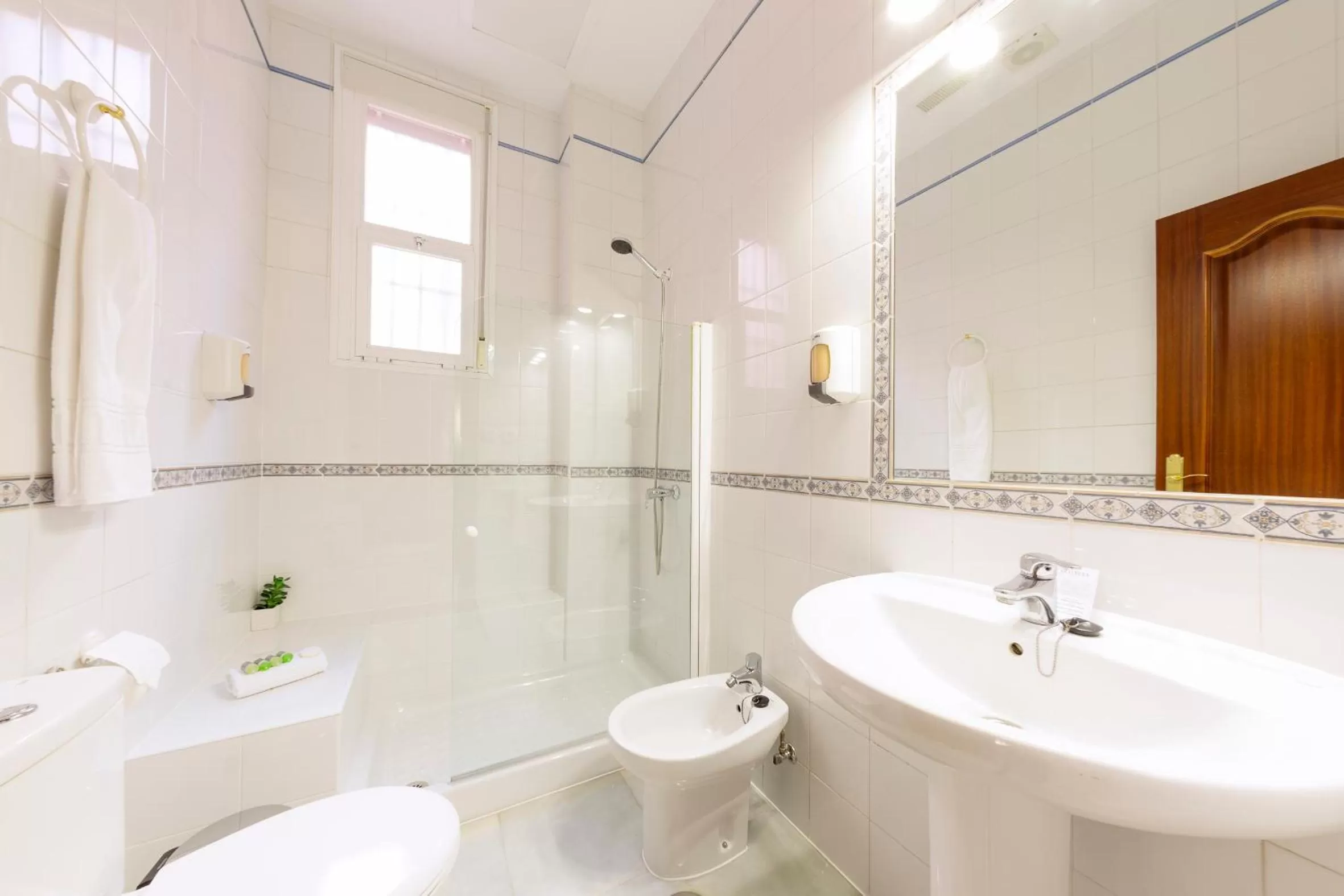 Photo of the whole room in Hotel Gran Avenida