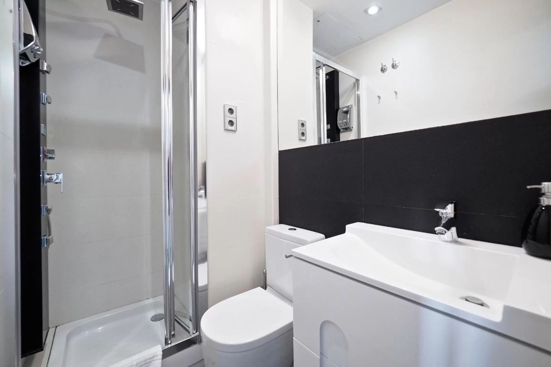 Bathroom in Barcelona Fifteen central Aparthotel