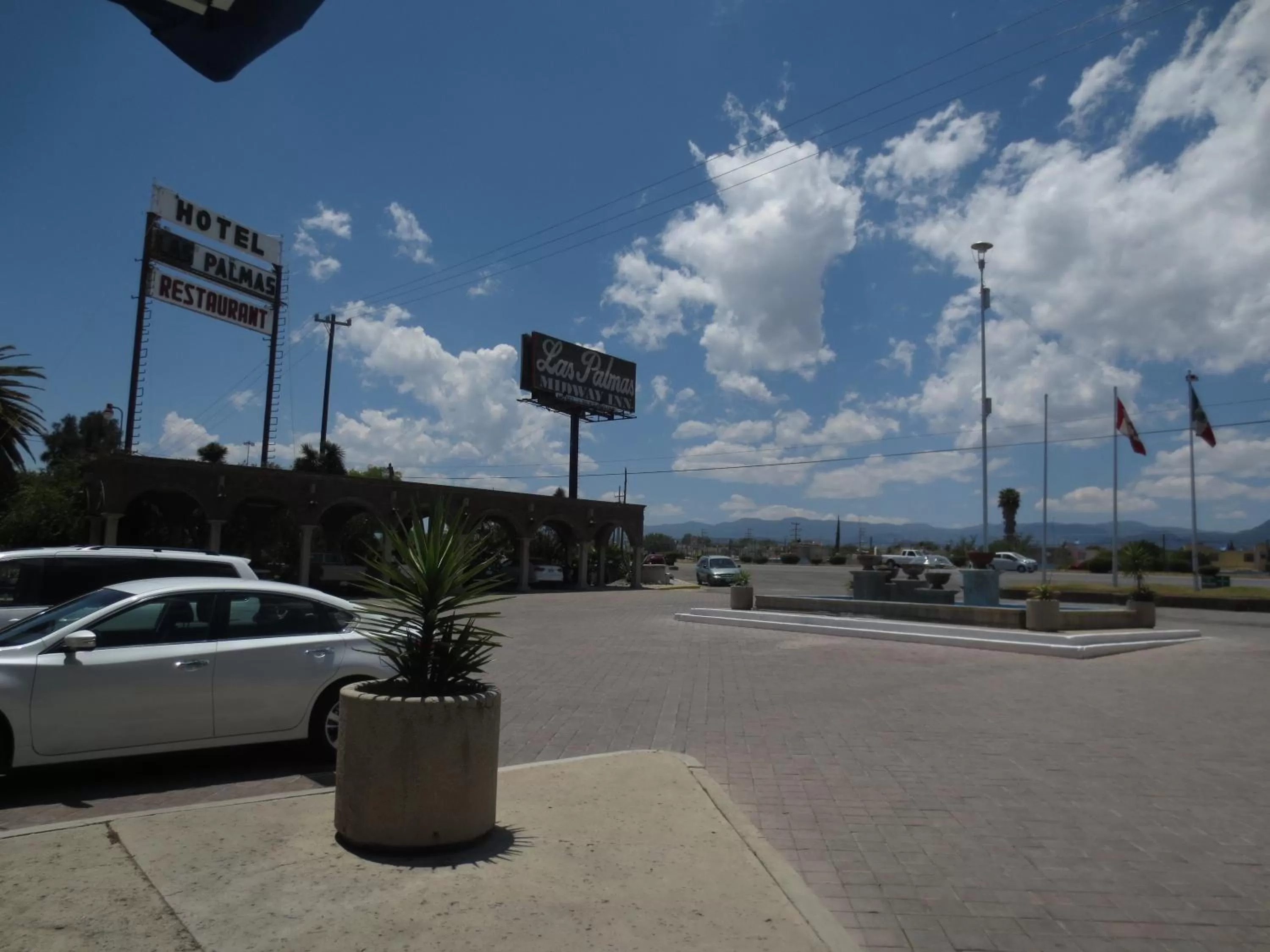 Day in Hotel Las Palmas Midway Inn