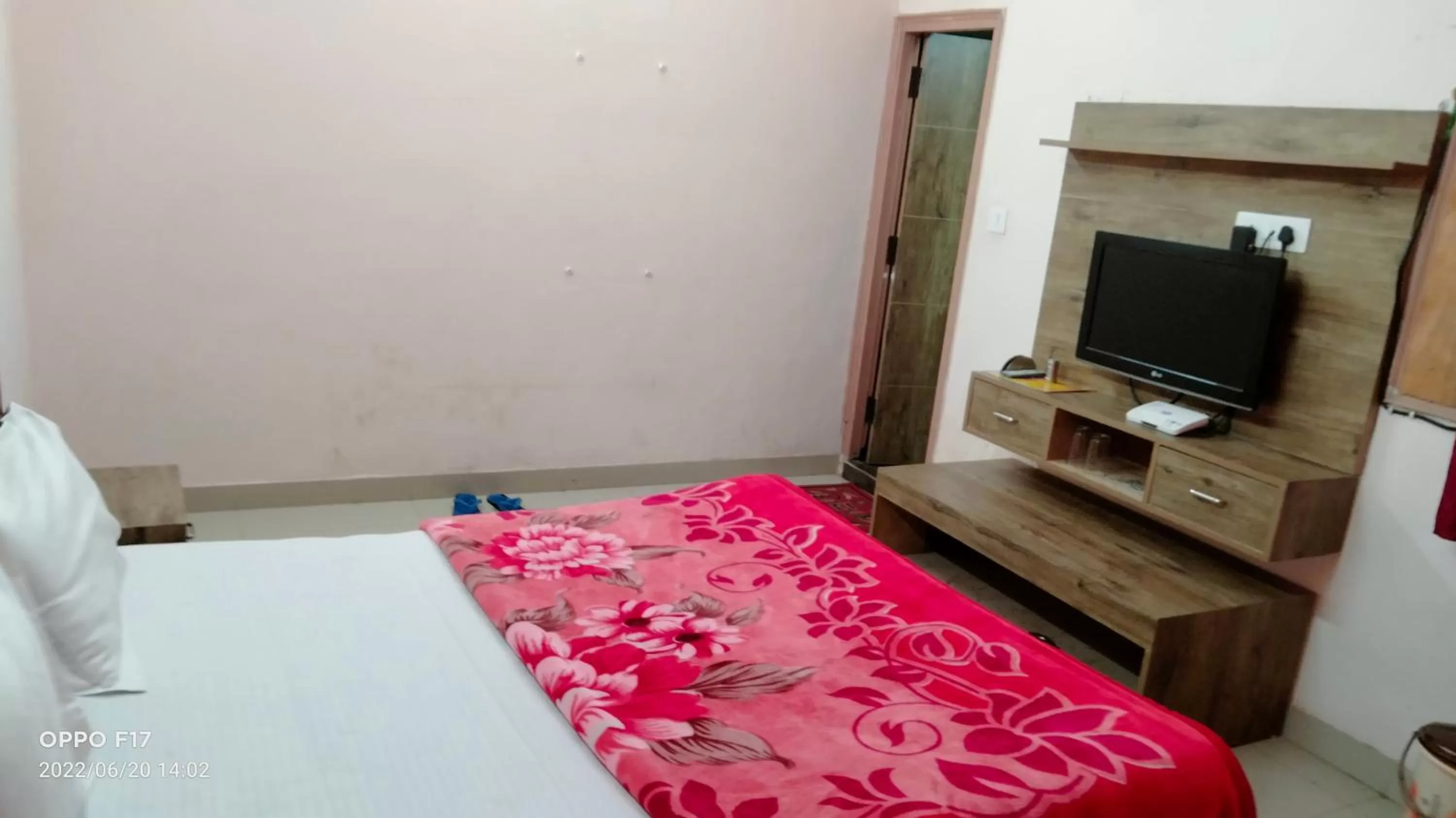 Bed in Hotel Diamond Ring Chandigarh