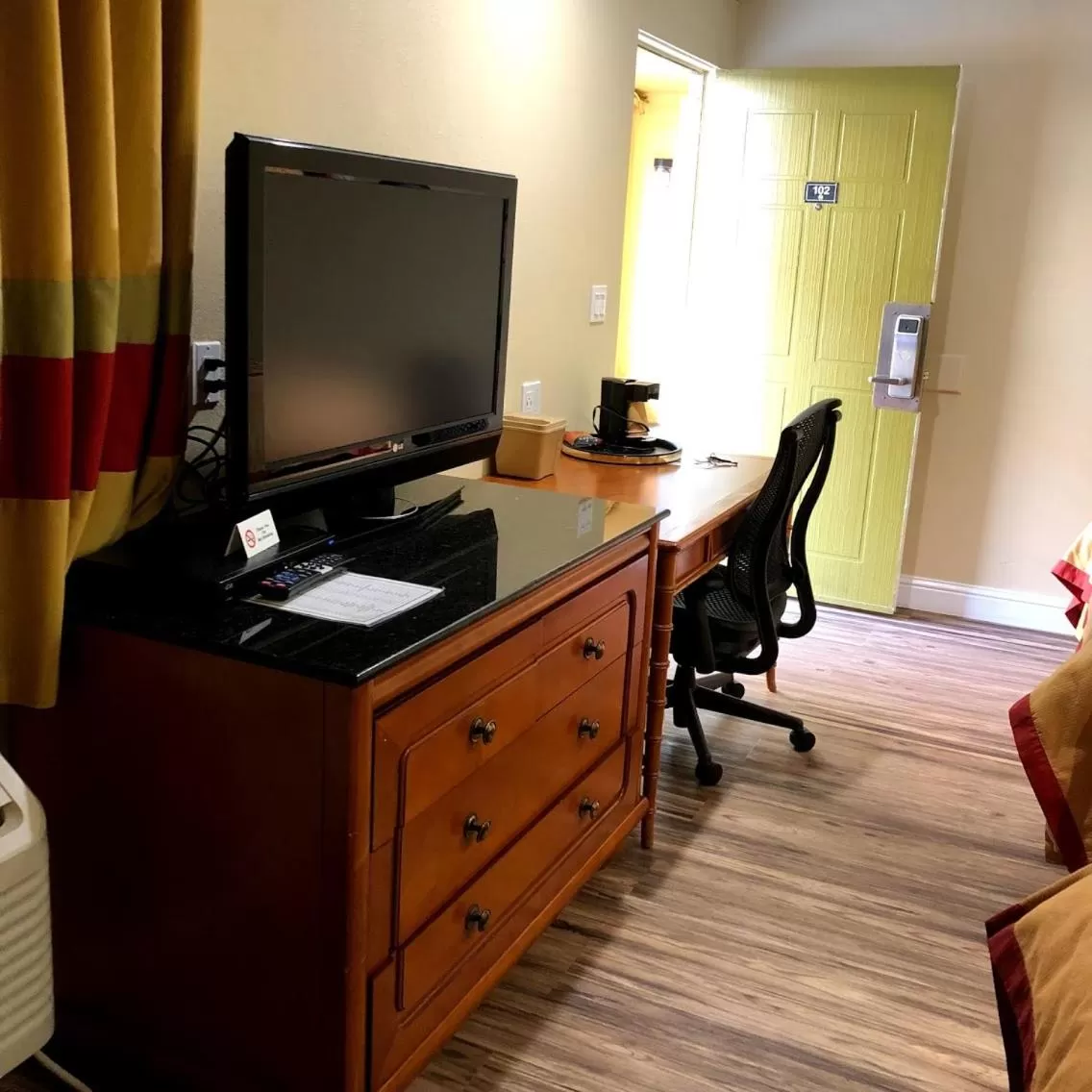 TV/Entertainment Center in Imperial Inn Oakland