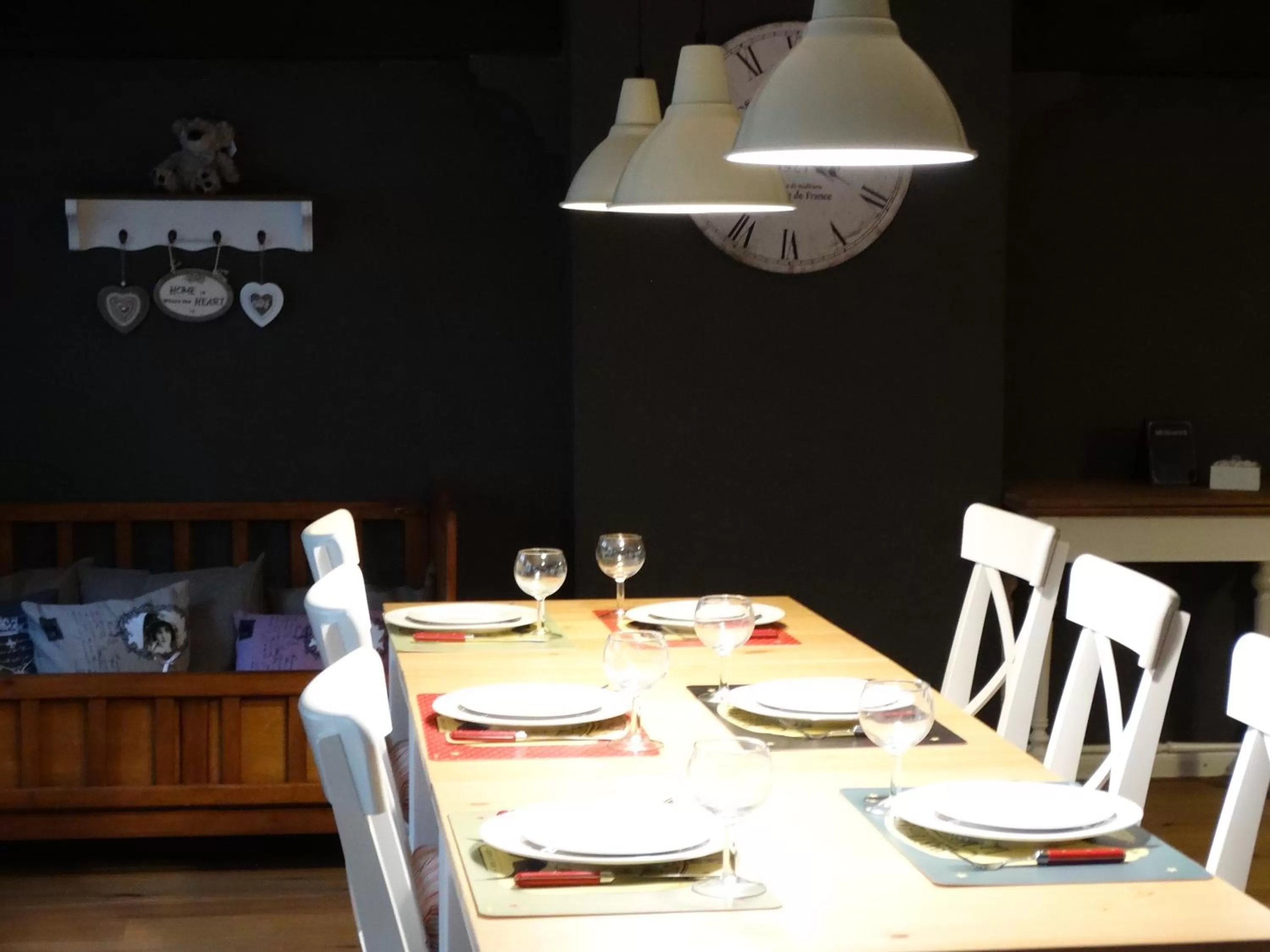 Dining area in Huyze Peerdenbrugghe