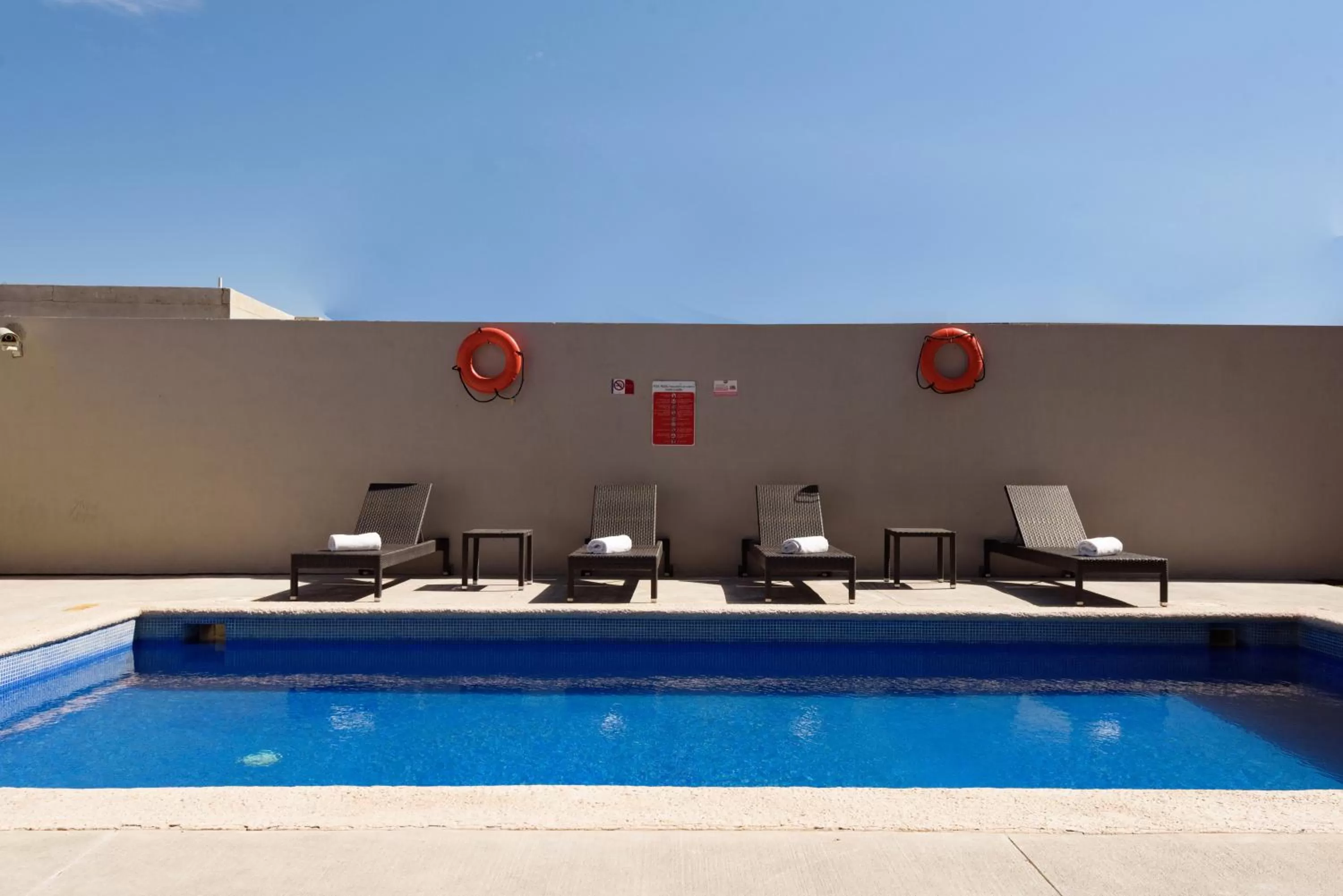 Pool view in Extended Suites Chihuahua La Juventud