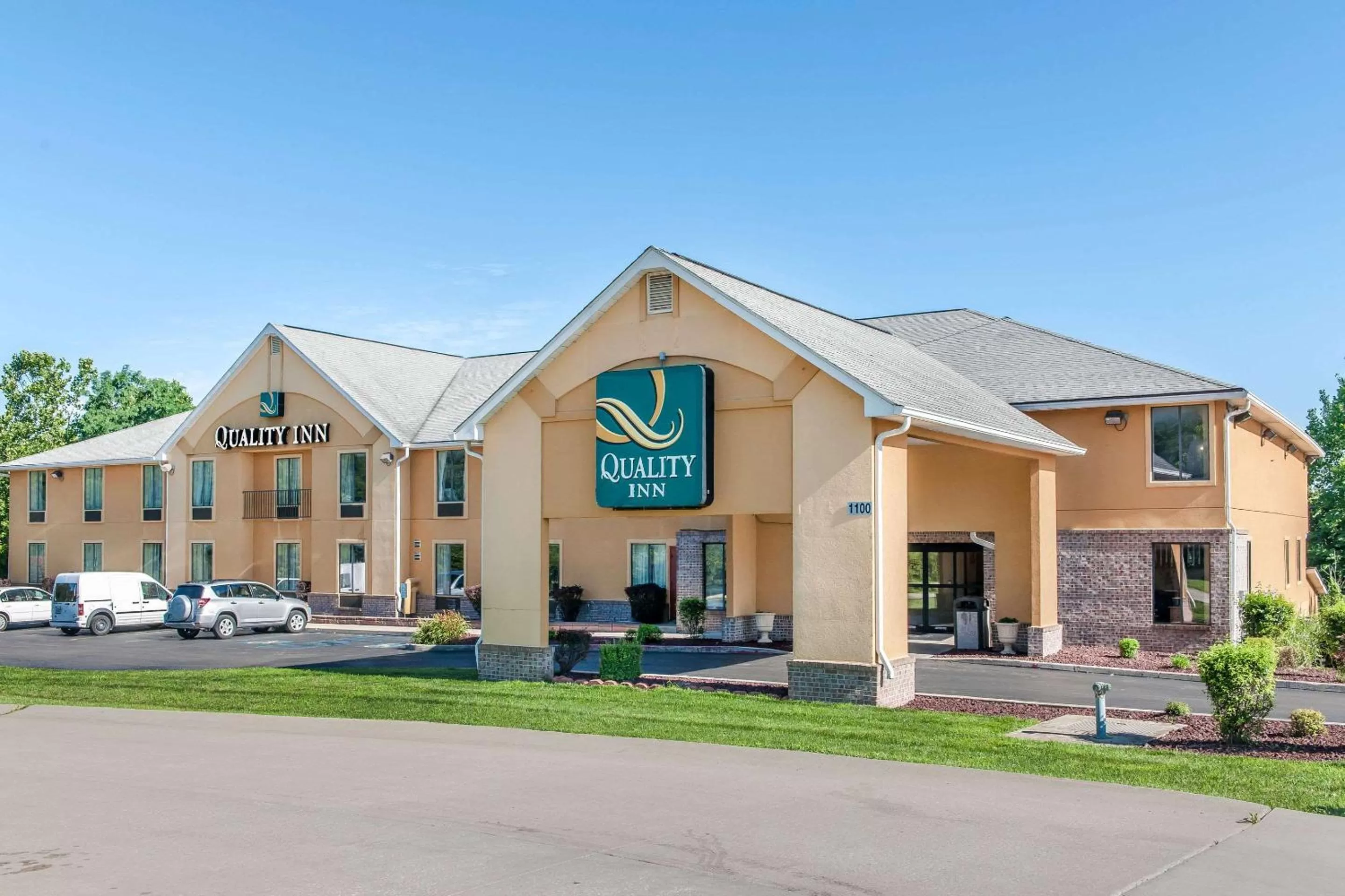 Property building in Quality Inn Bloomington Near University