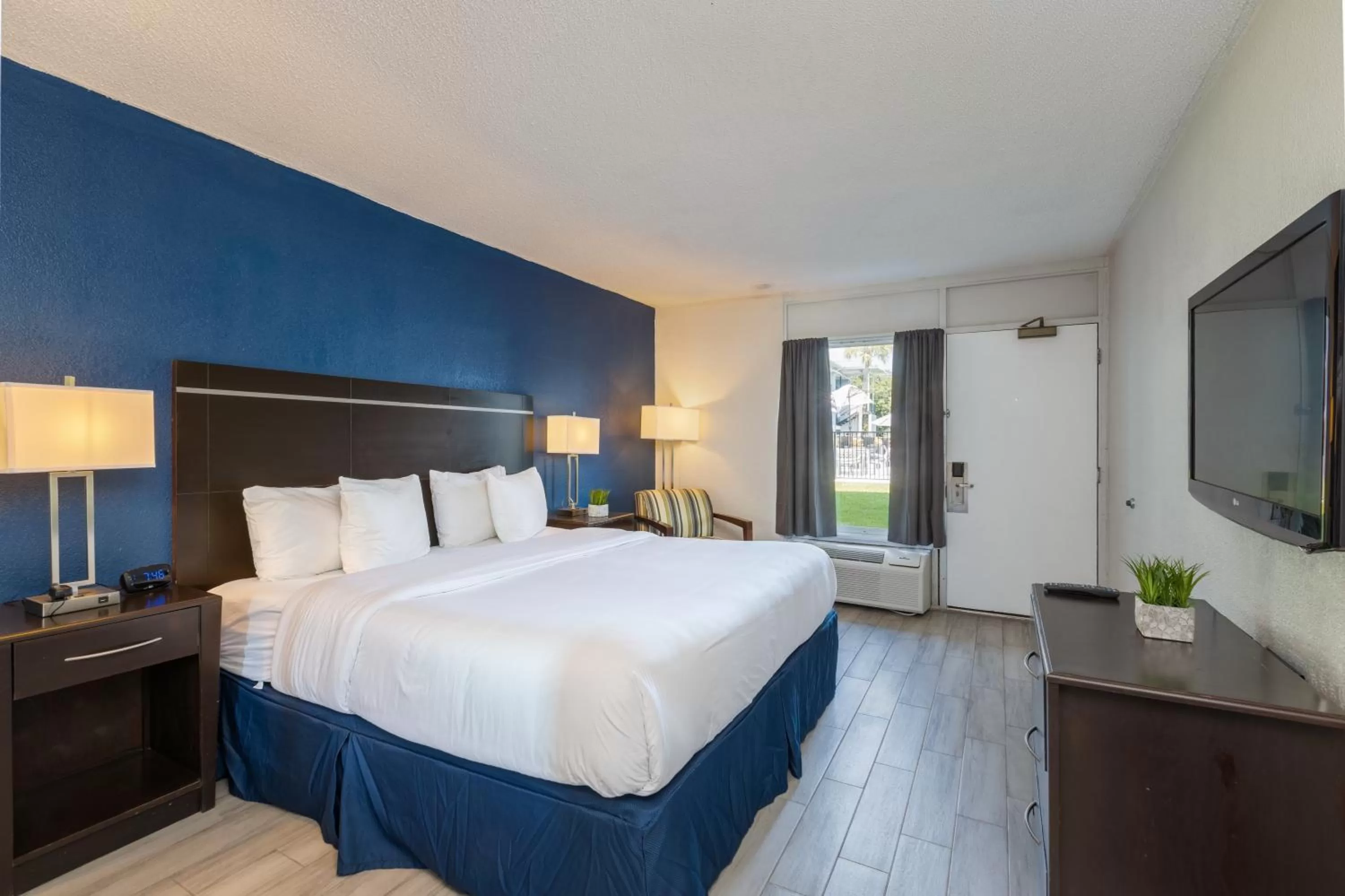 Bedroom, Bed in Motel 6 - Altamonte Springs, FL