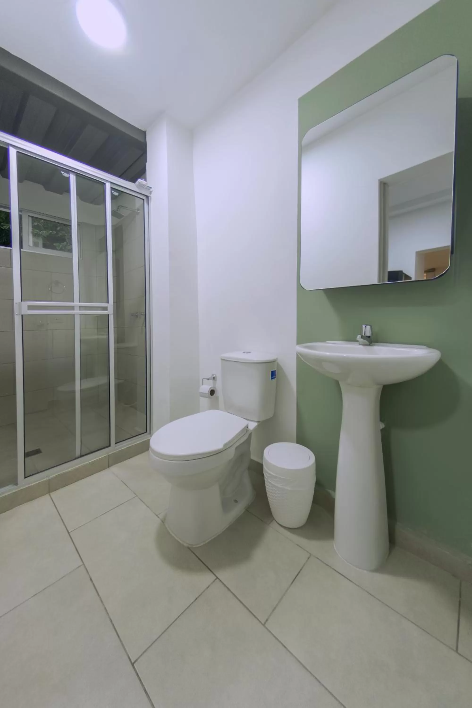 Shower in Ventiuna Hotel y Coliving