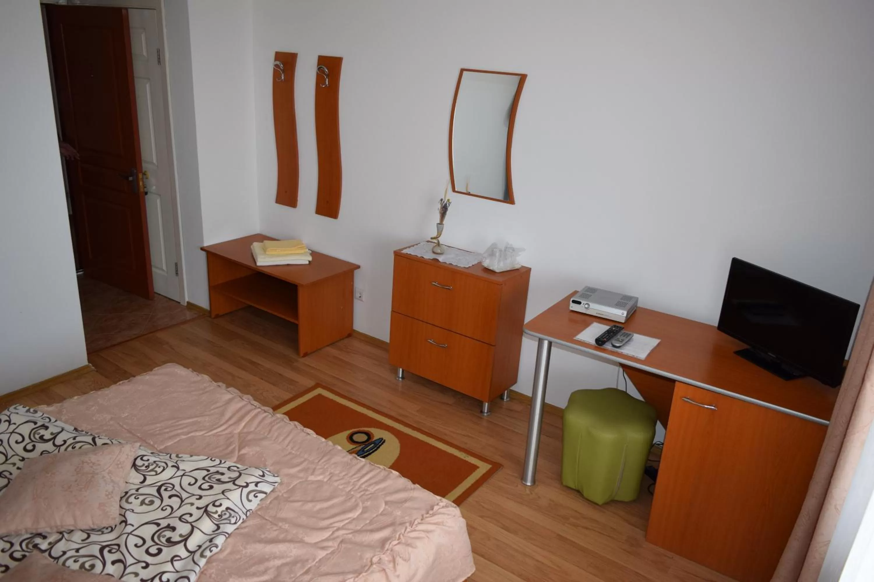 Communal lounge/ TV room in Vi La Ski Petrosani