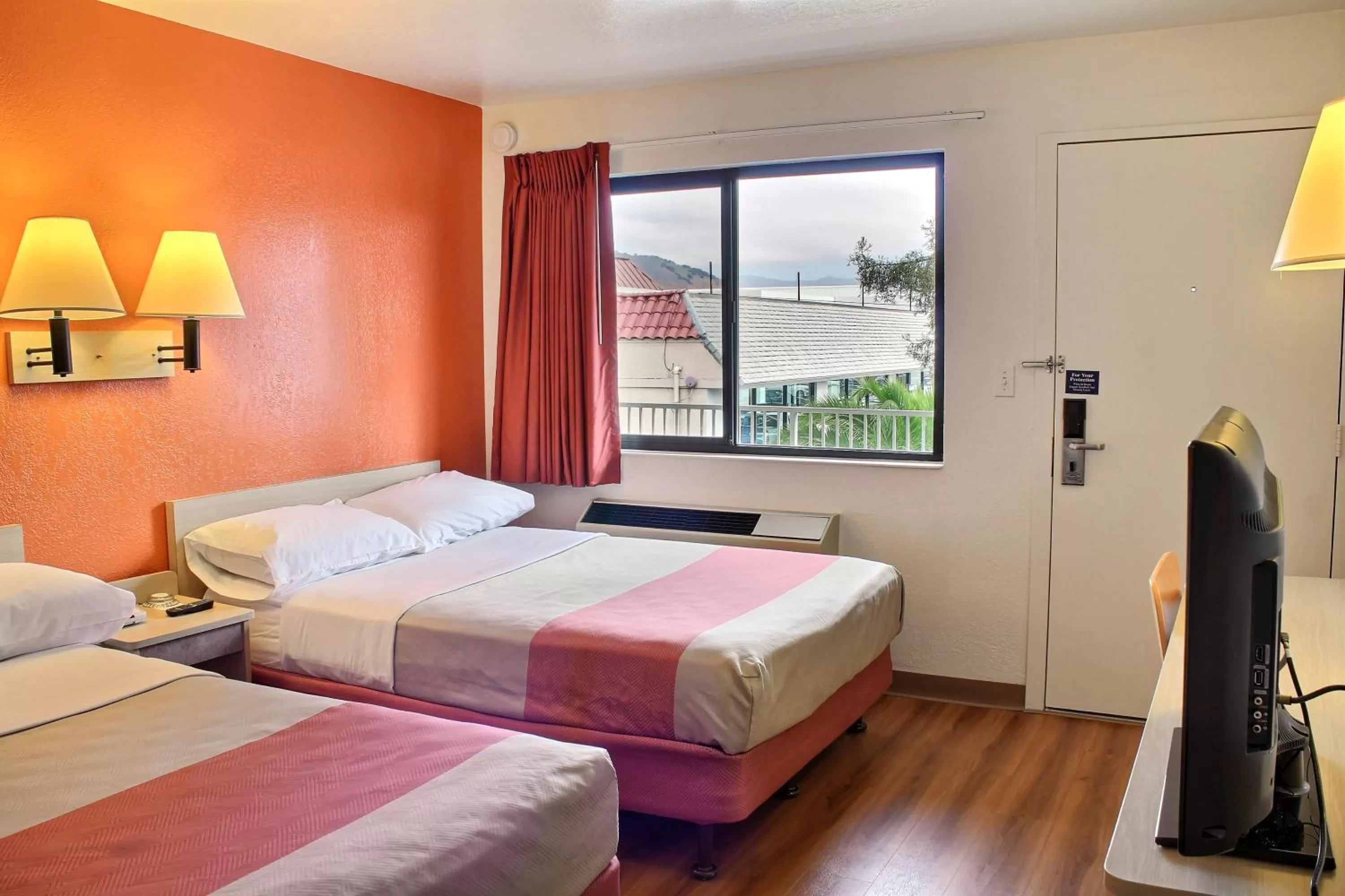 TV and multimedia in Motel 6-San Luis Obispo, CA - North