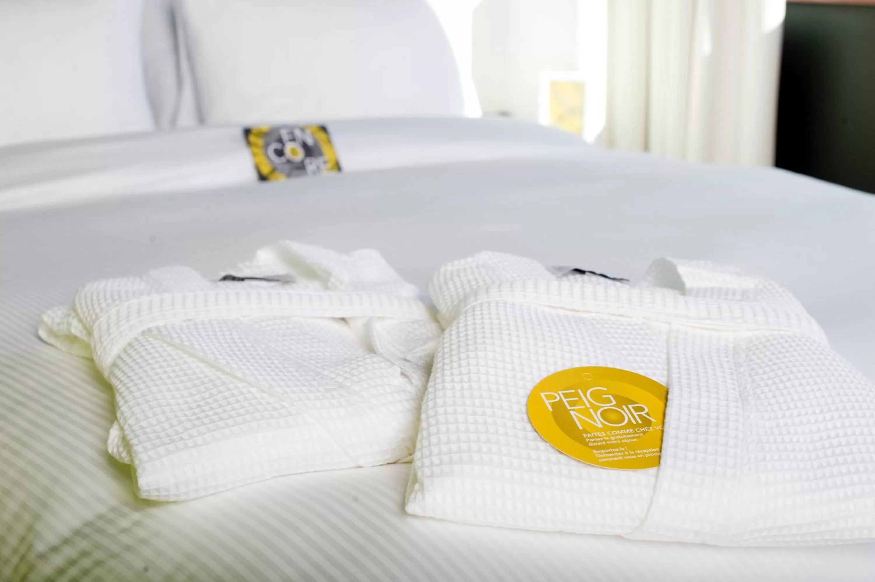 Decorative detail, Bed in Hotel Zero 1 Montreal