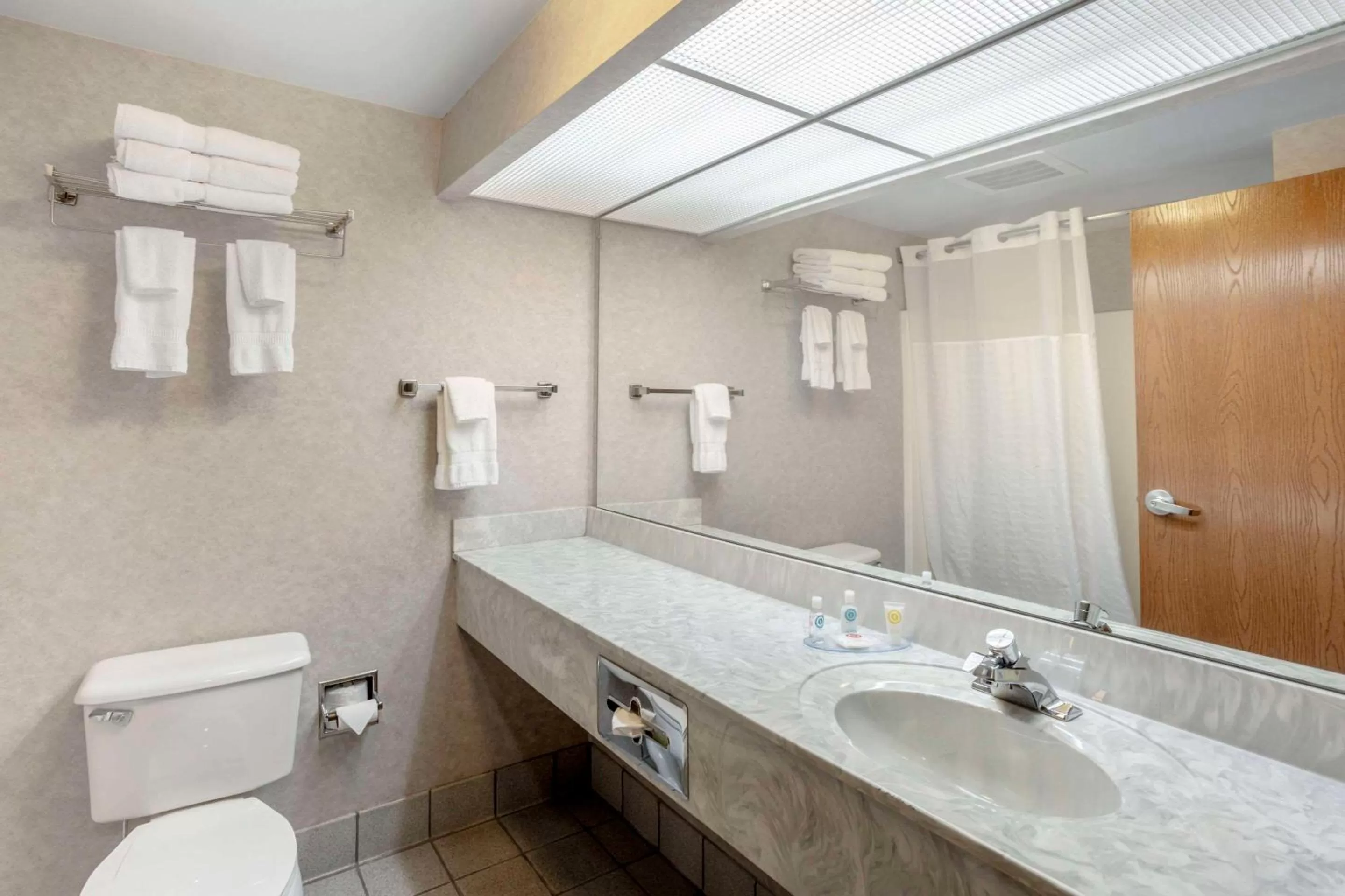 Bedroom in Comfort Inn Huntingdon