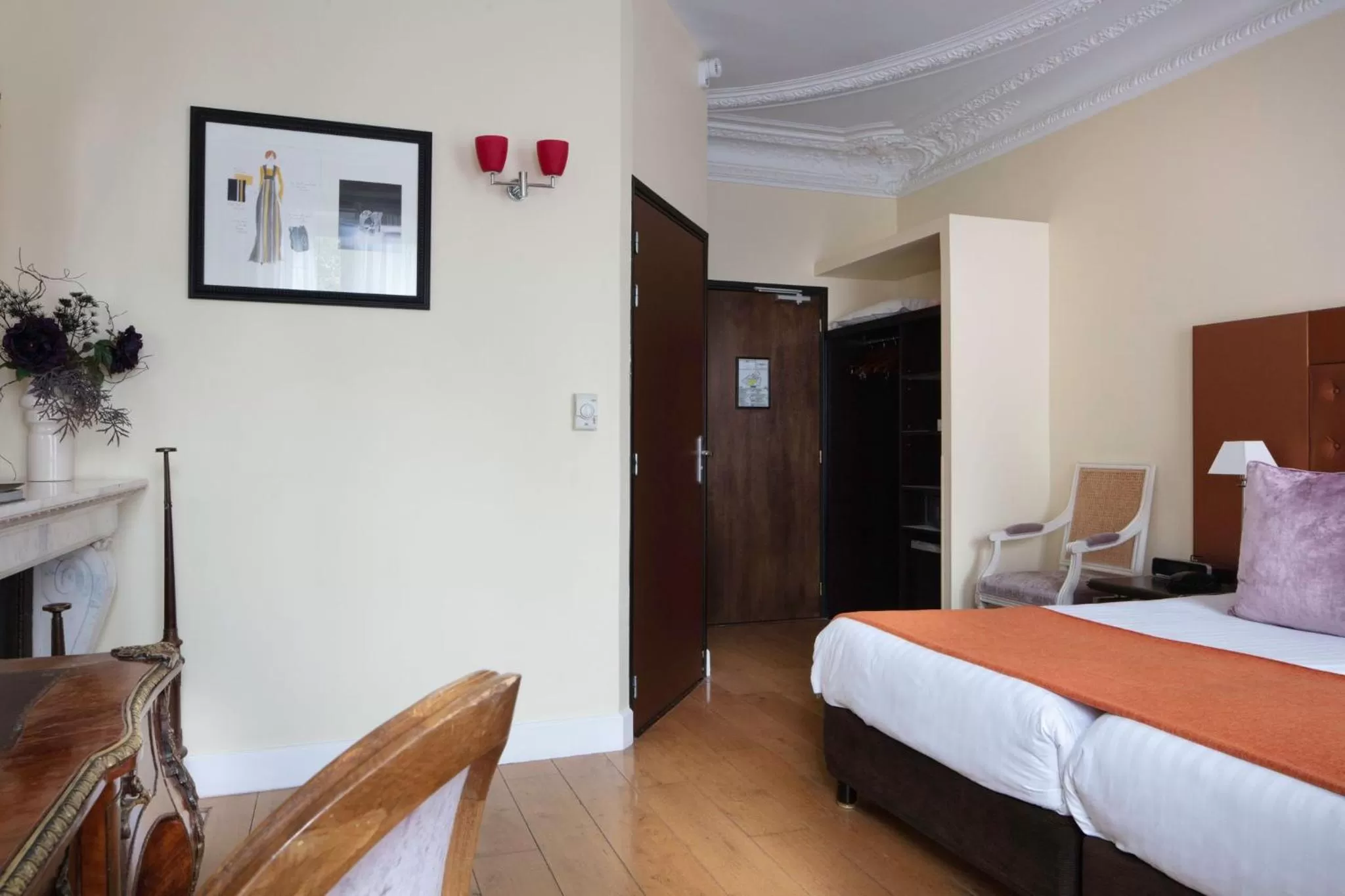 Photo of the whole room, Bed in Le 123 Elysees - Astotel