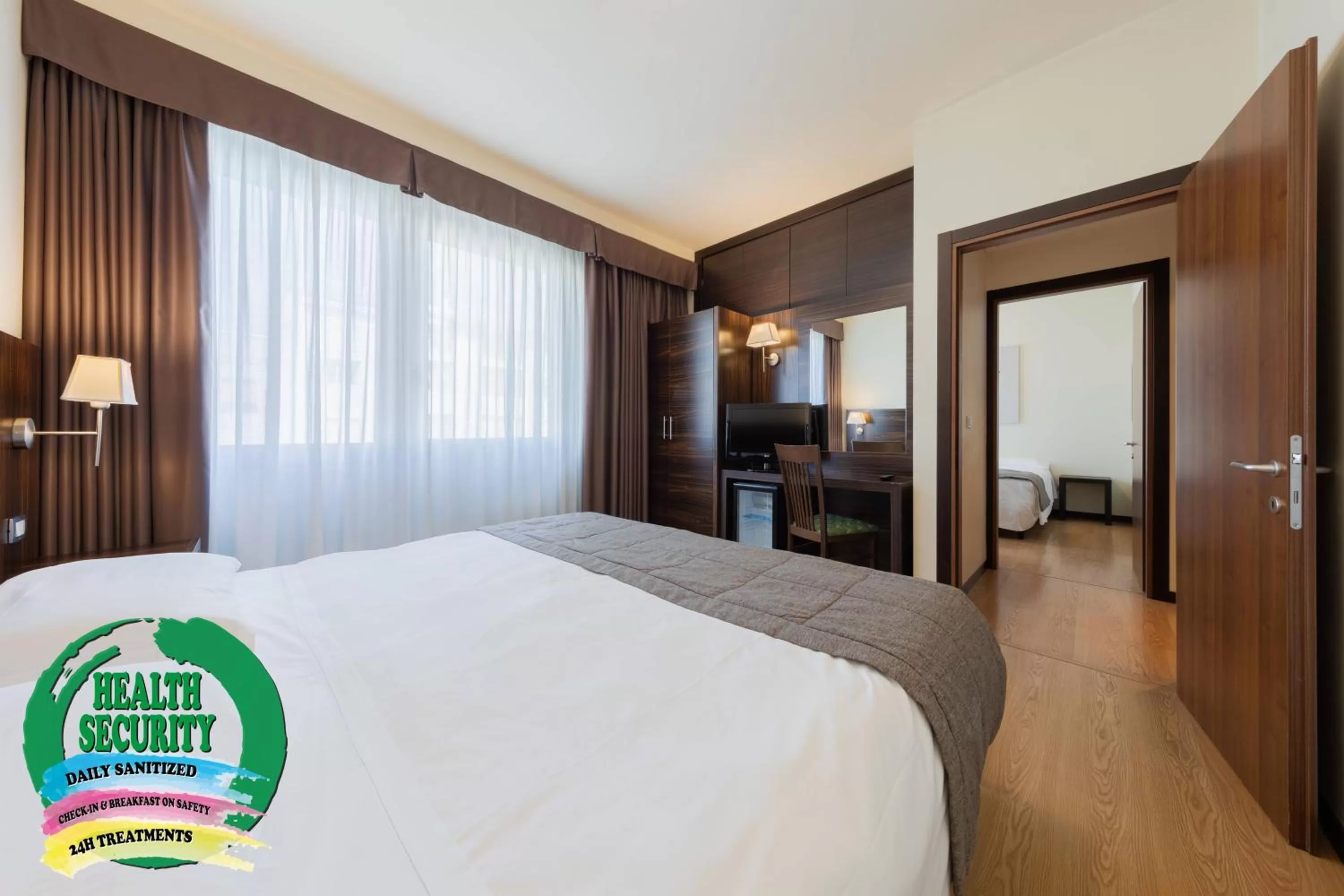 Bedroom, Bed in Hotel Delfino Venezia Mestre