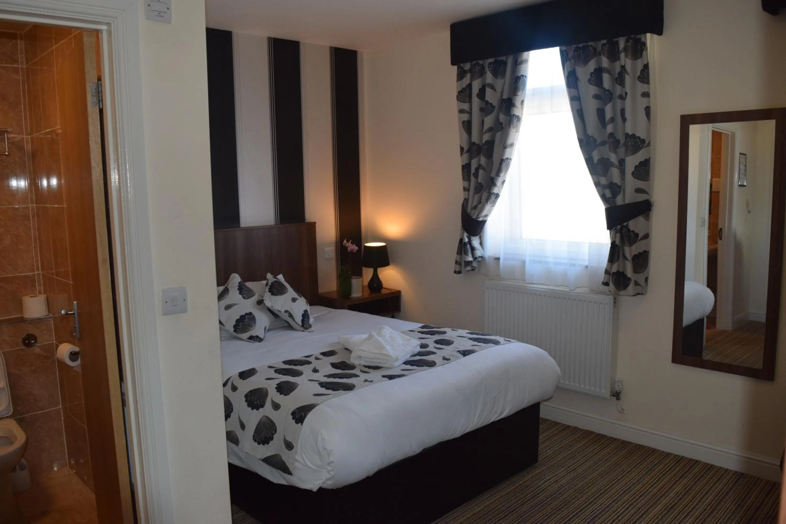 Bed in Star Anglia Hotel City Center by OYO