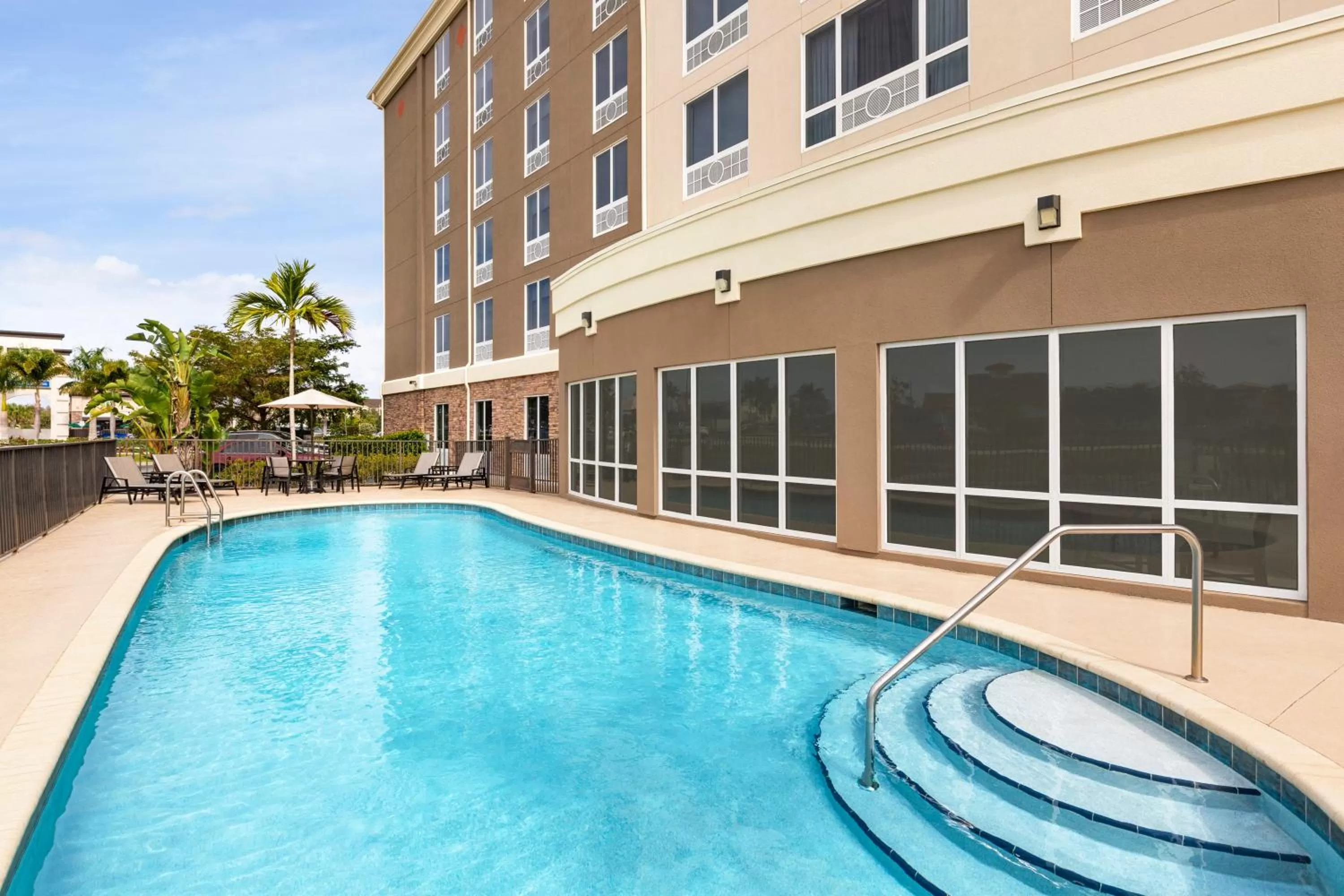 Swimming pool in Holiday Inn Express Hotel & Suites Fort Myers East - The Forum by IHG