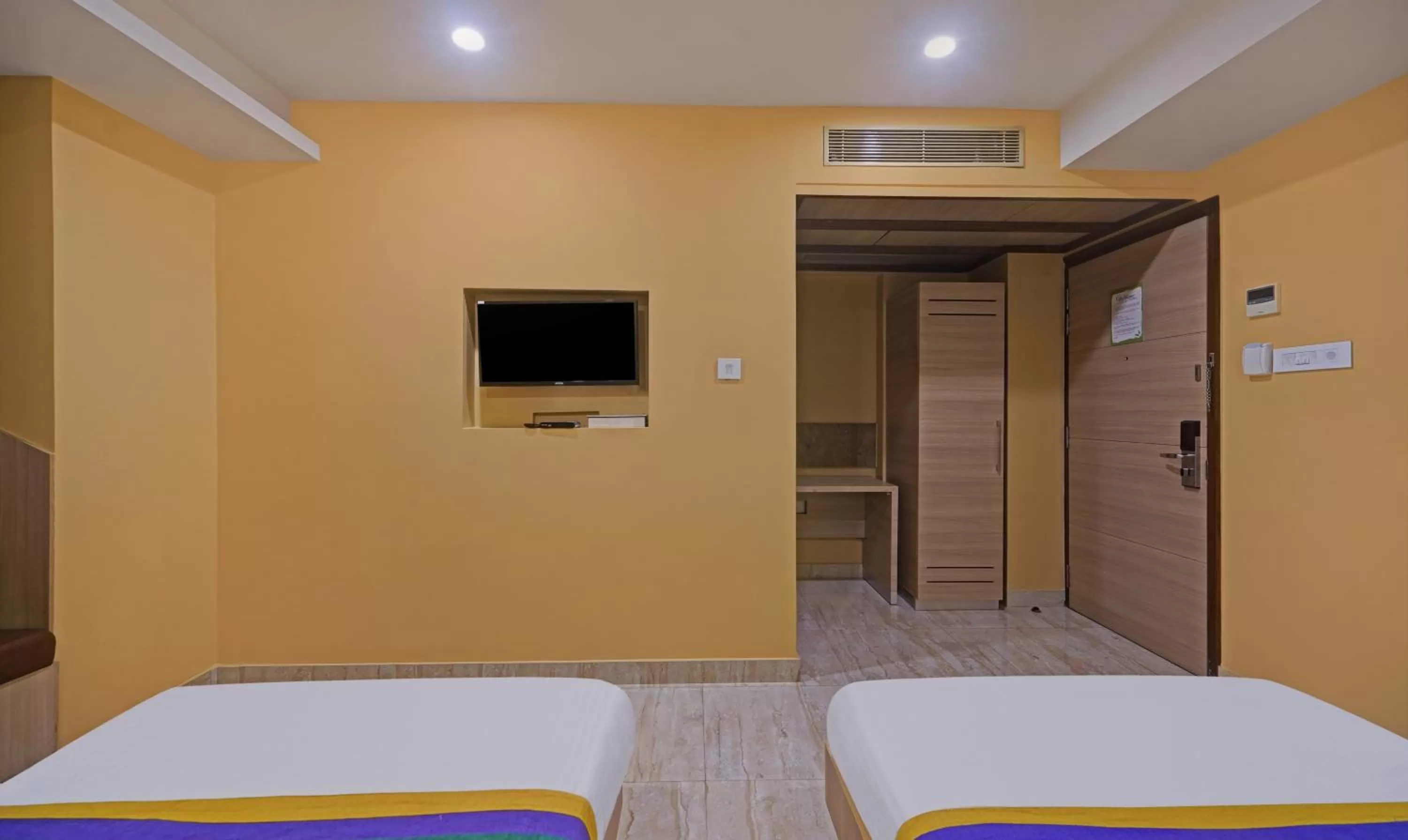 Bedroom, Bed in Treebo Fourth Avenue