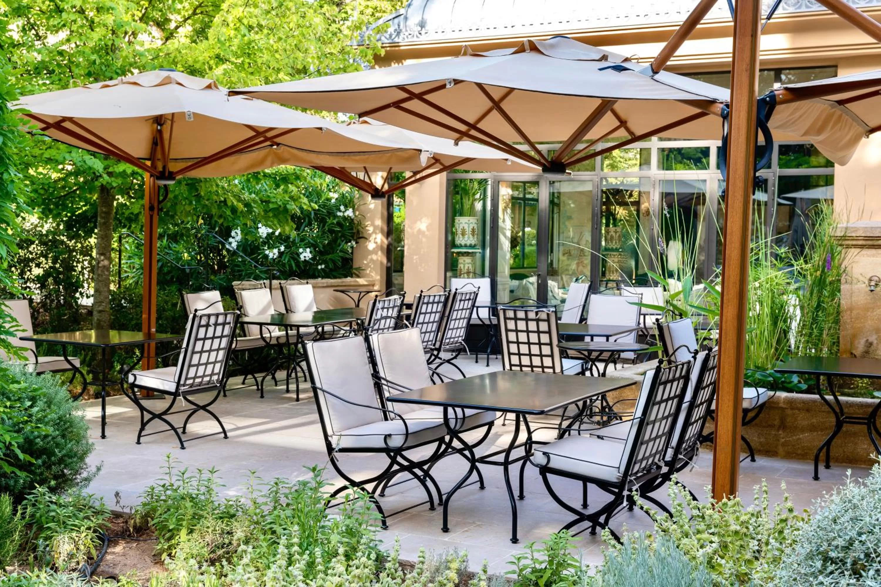 Restaurant/places to eat in Villa Saint-Ange