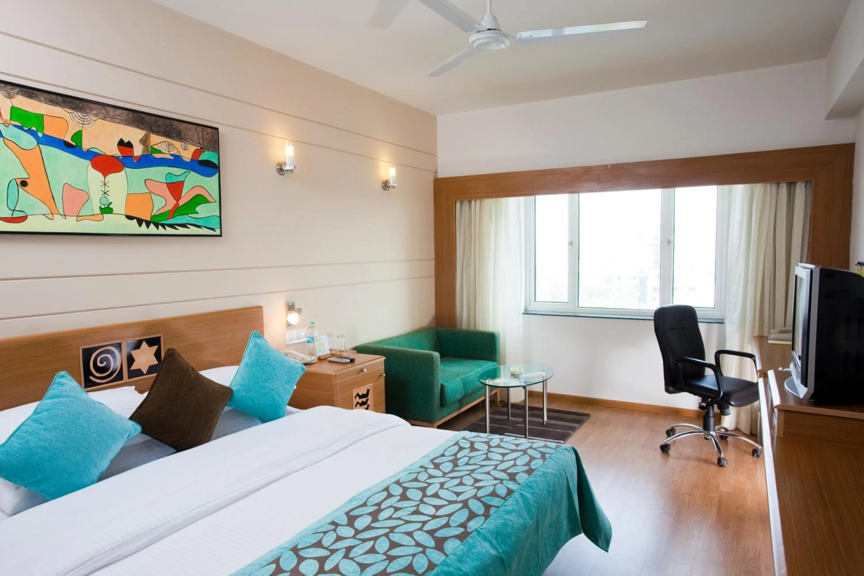 Bedroom, Bed in Lemon Tree Hotel, Ahmedabad