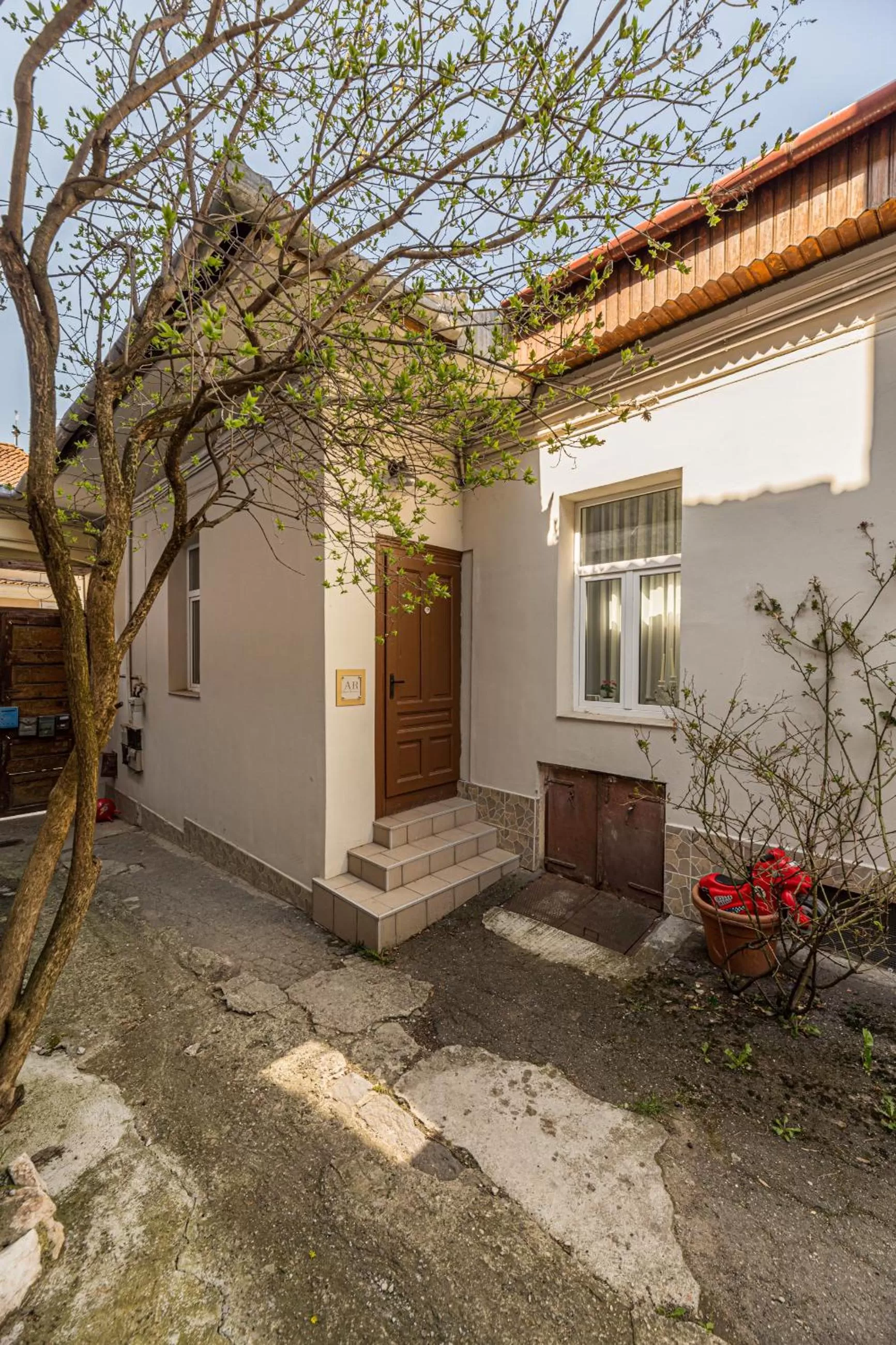 Property building in ALBERT RESIDENCE with PARKING