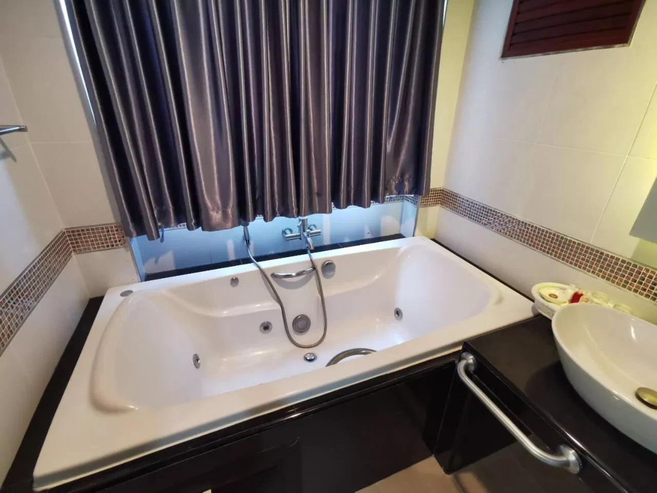 Hot Tub in Hotel De Wualai