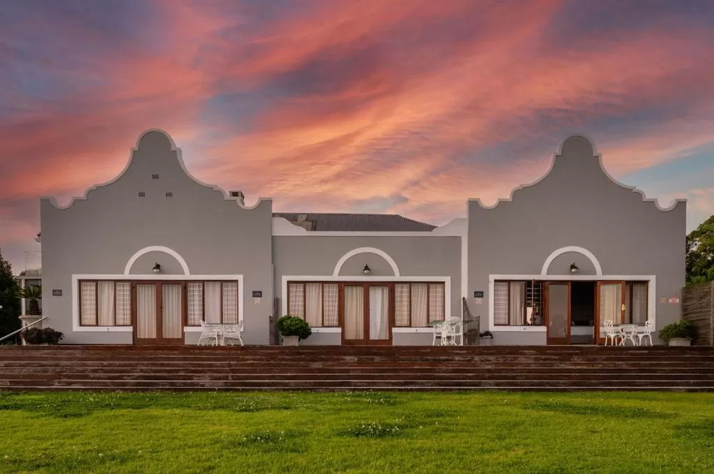 Property building in Issaquena Heights Boutique Hotel