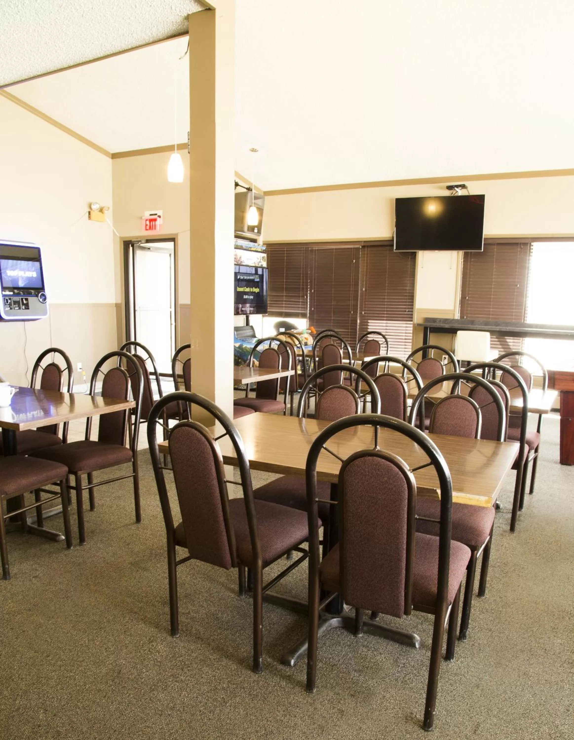 Restaurant/Places to Eat in Sandstone Motel