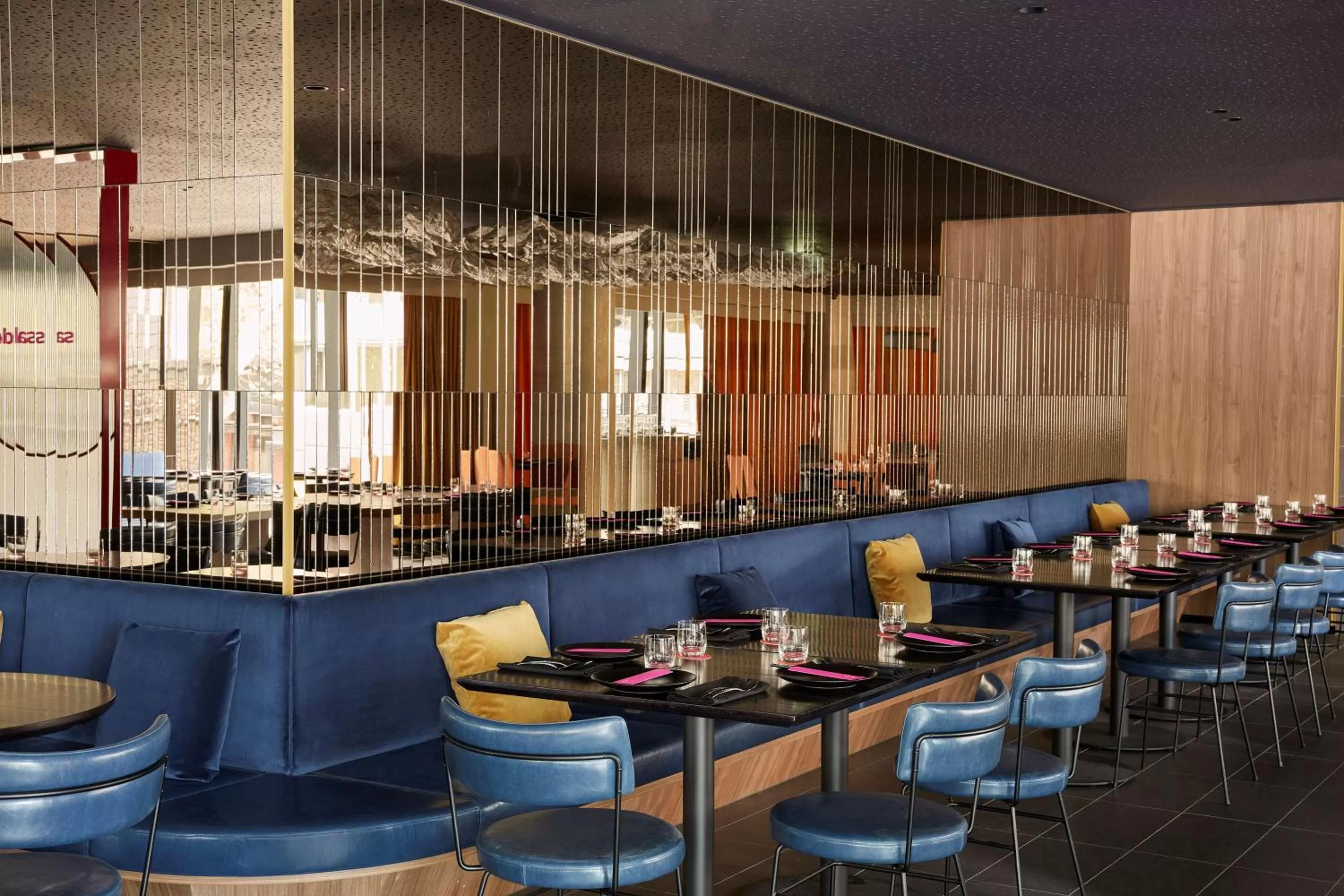 Restaurant/places to eat in Quincy Hotel Melbourne