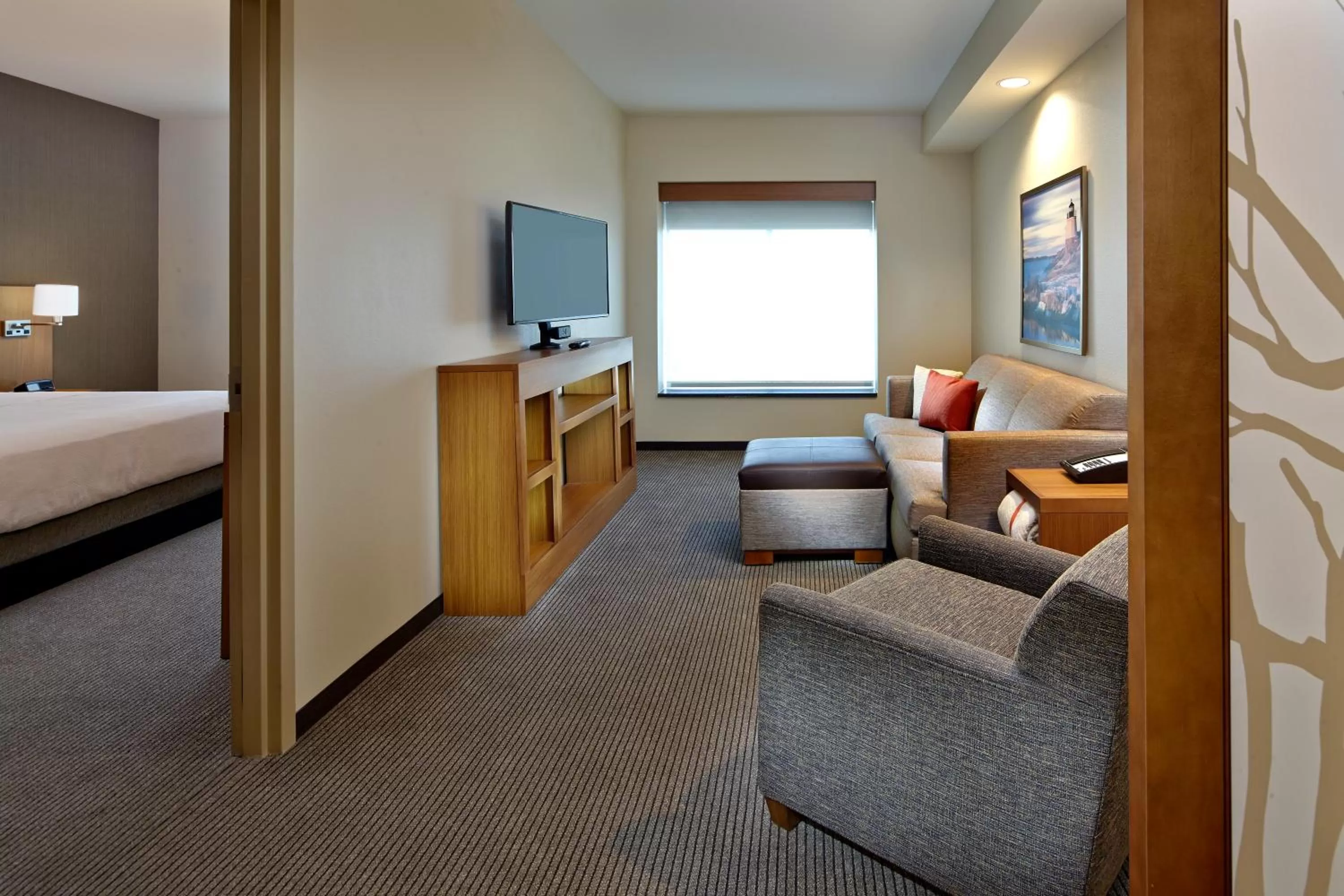 Living room, Bed in Hyatt Place Warwick/Providence Airport