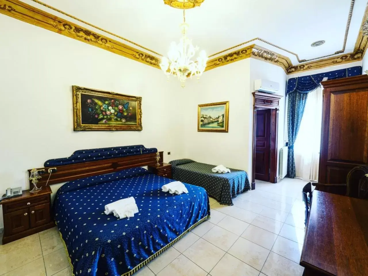 Standard Triple Room in Euro Hotel Iglesias Standard Triple Room in Euro Hotel Iglesias