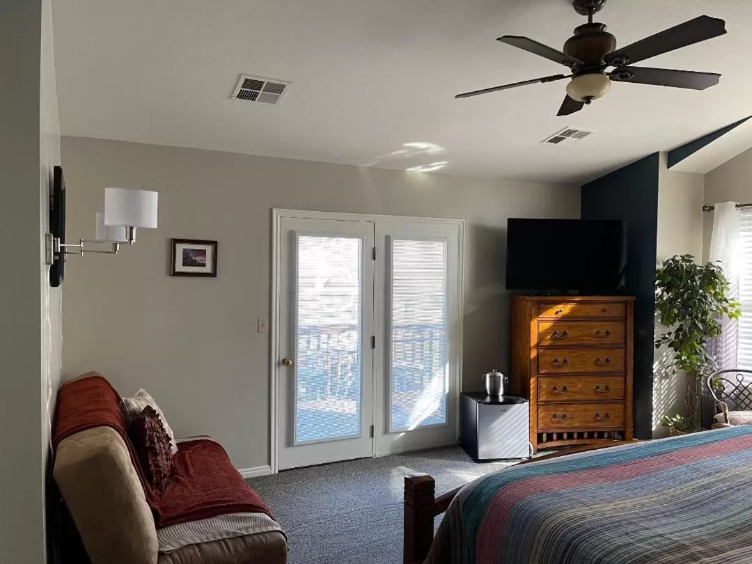 Bed in Harvest House Bed and Breakfast