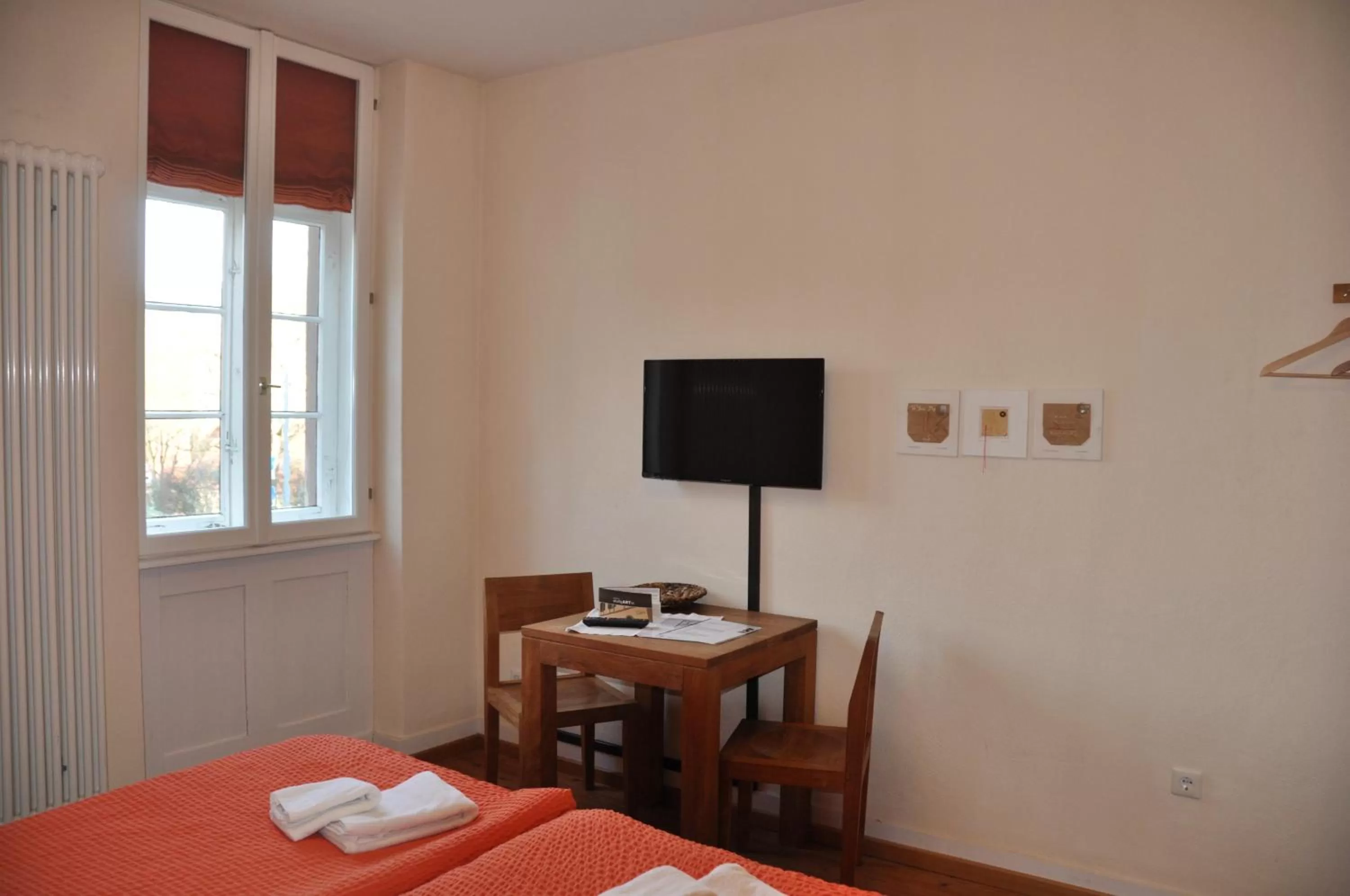 Decorative detail, TV/Entertainment Center in Gästehaus stuttgART36