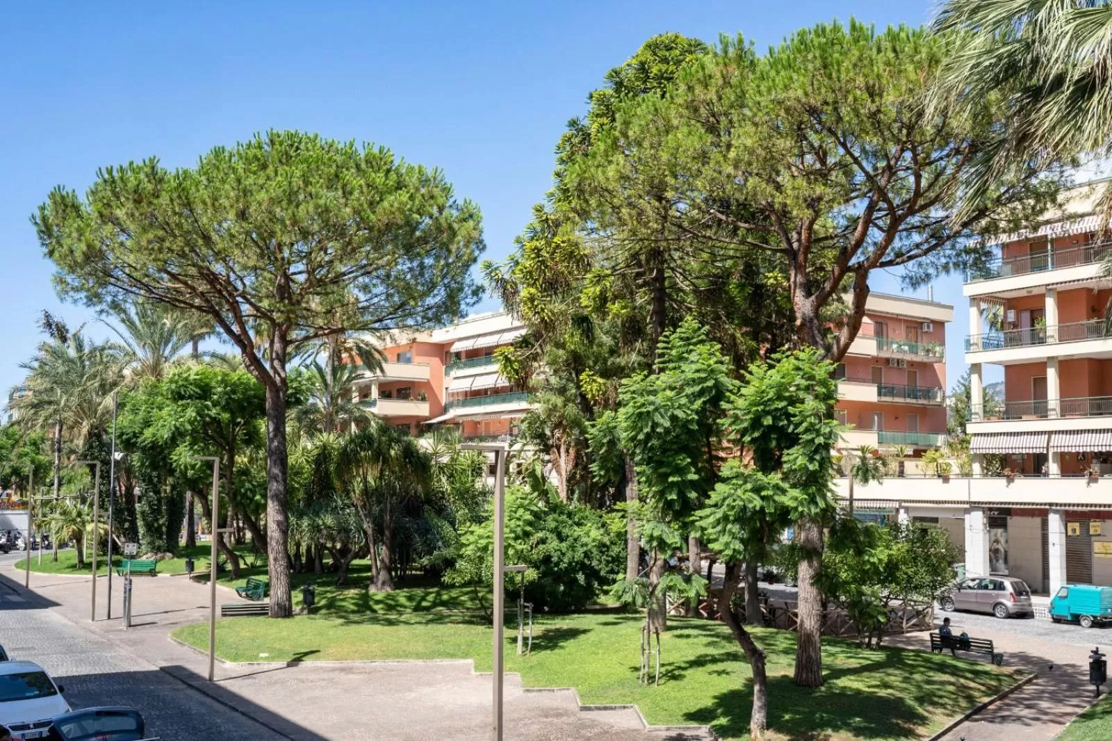 Property Building in Sorrento B&D Rooms