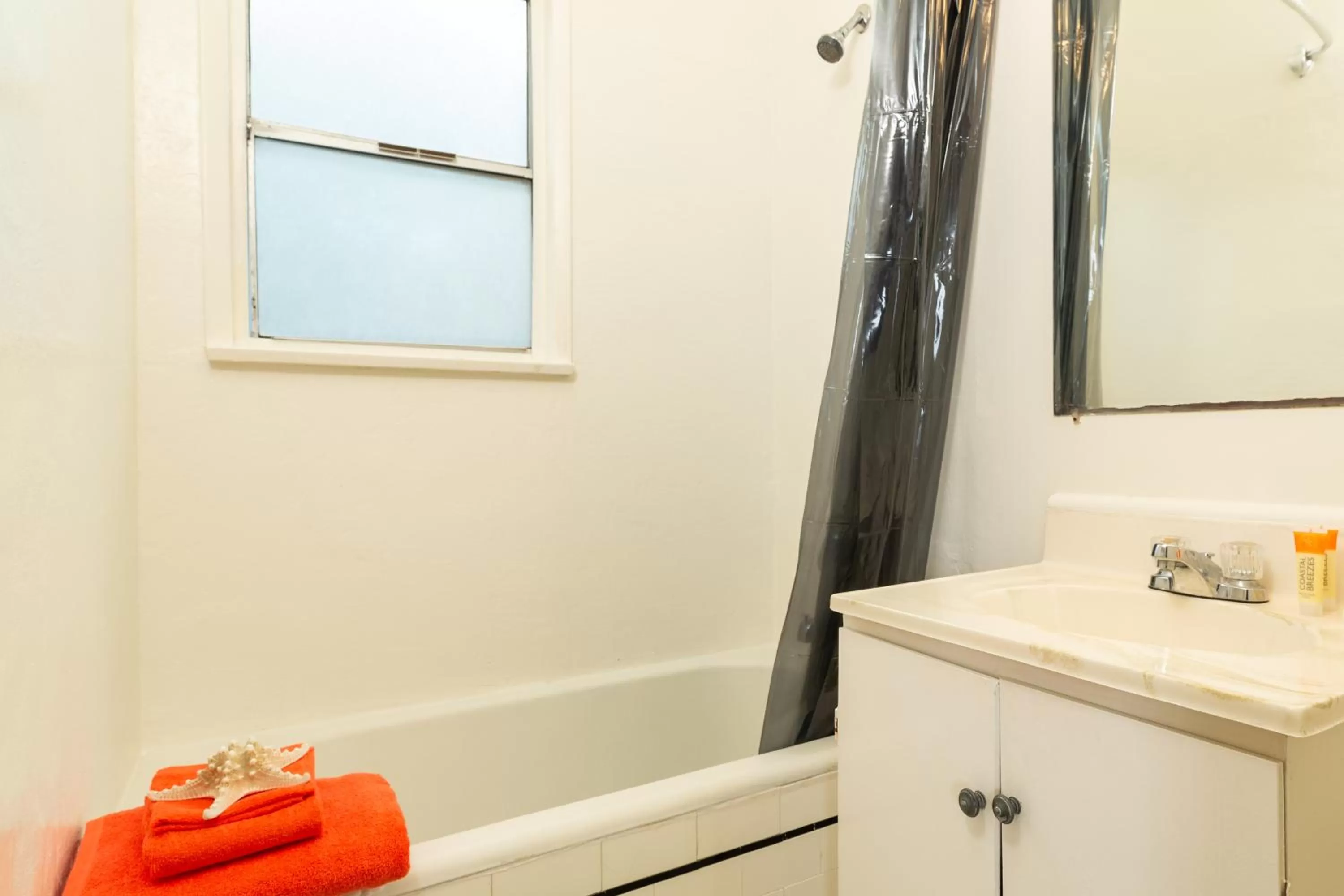 Bathroom in The Sea View Inn At The Beach