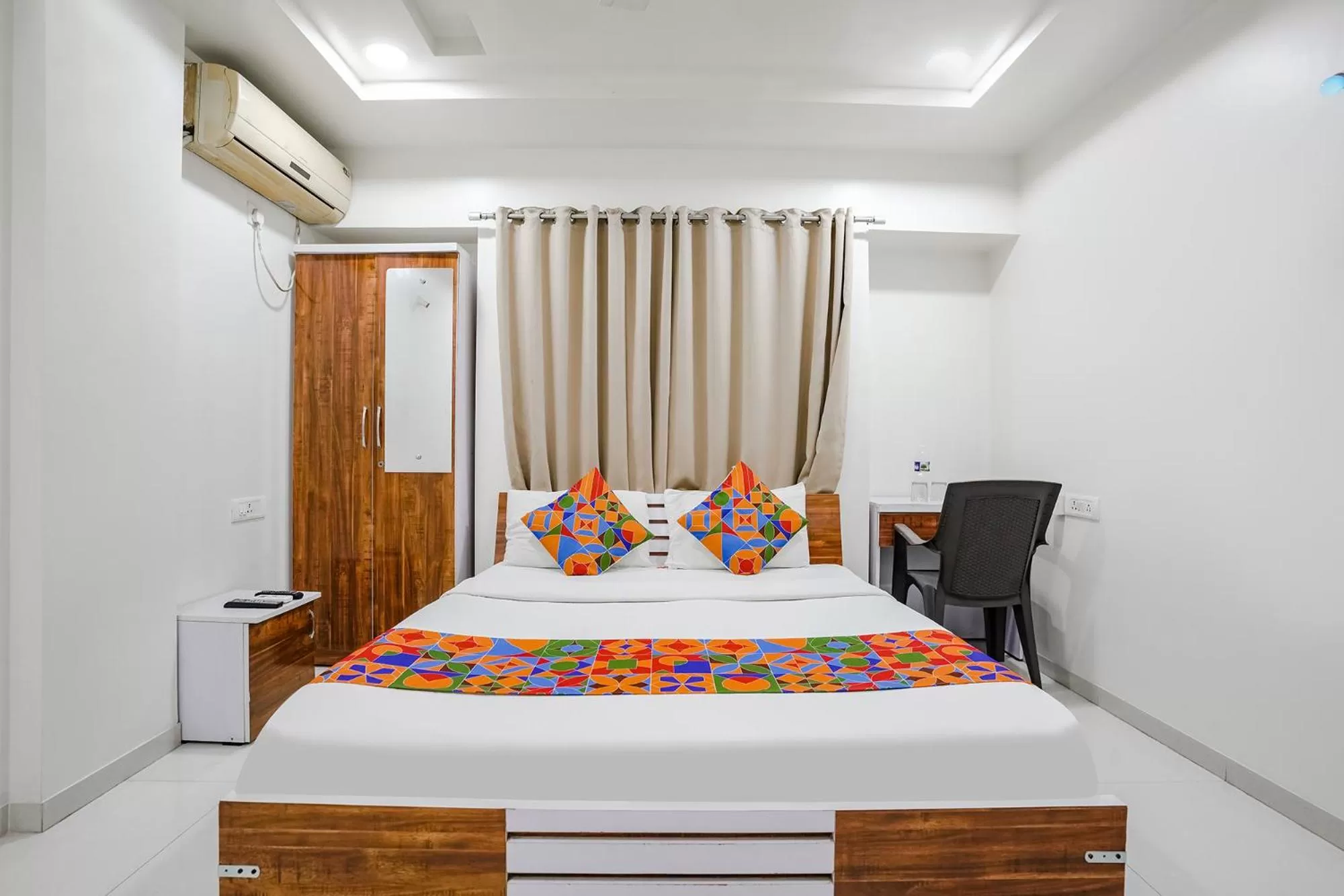 Photo of the whole room, Bed in FabHotel Omkar Executive