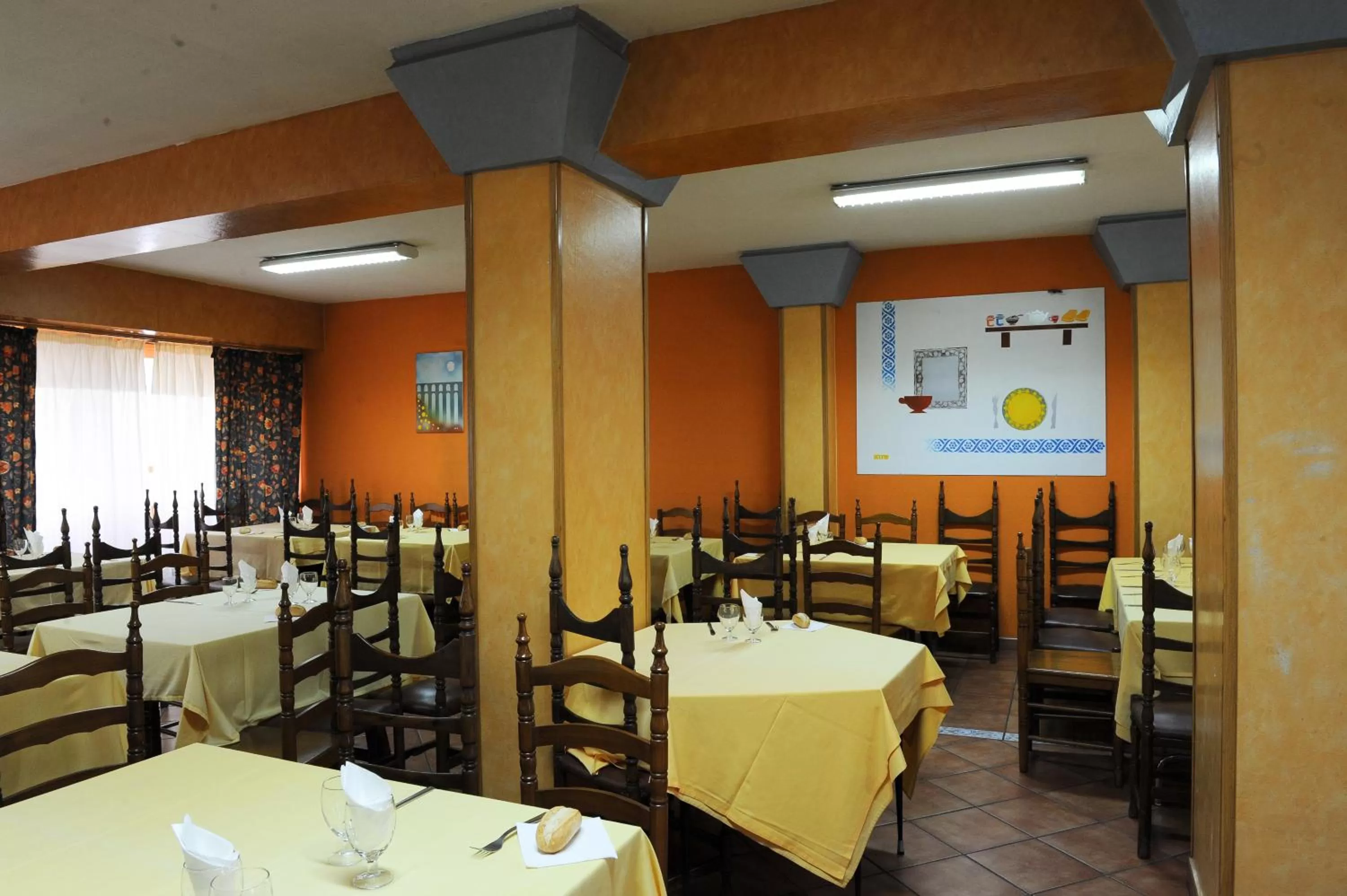 Restaurant/places to eat in Hotel Corregidor