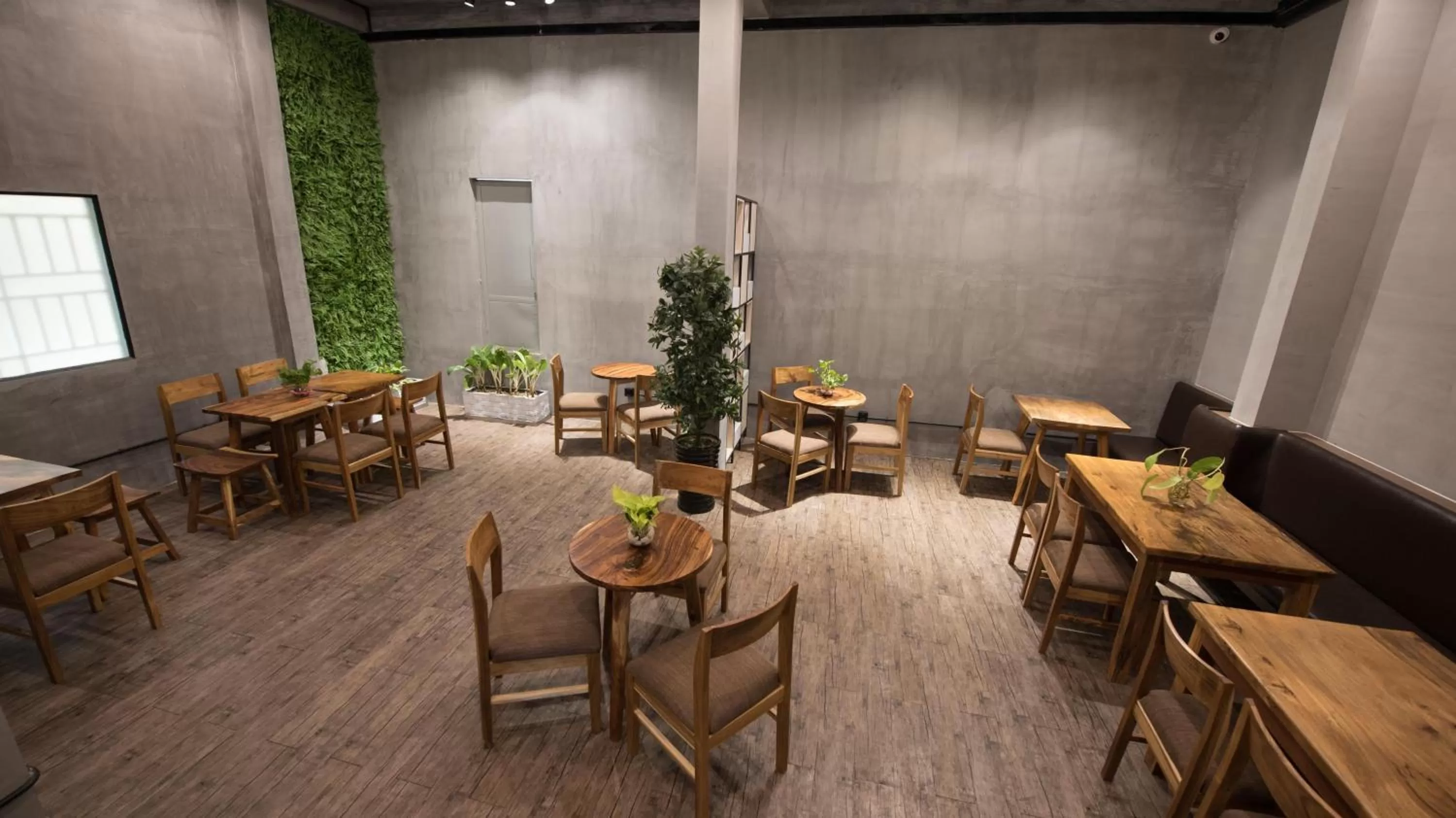 Restaurant/places to eat in Homesyn Hotel