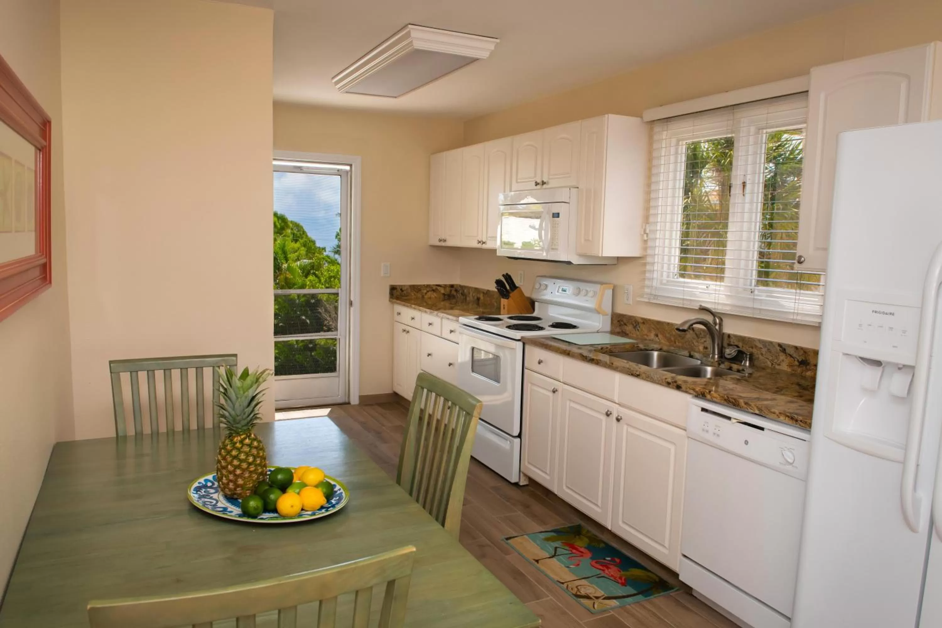 Kitchen or kitchenette in Cedar Cove Resort & Cottages