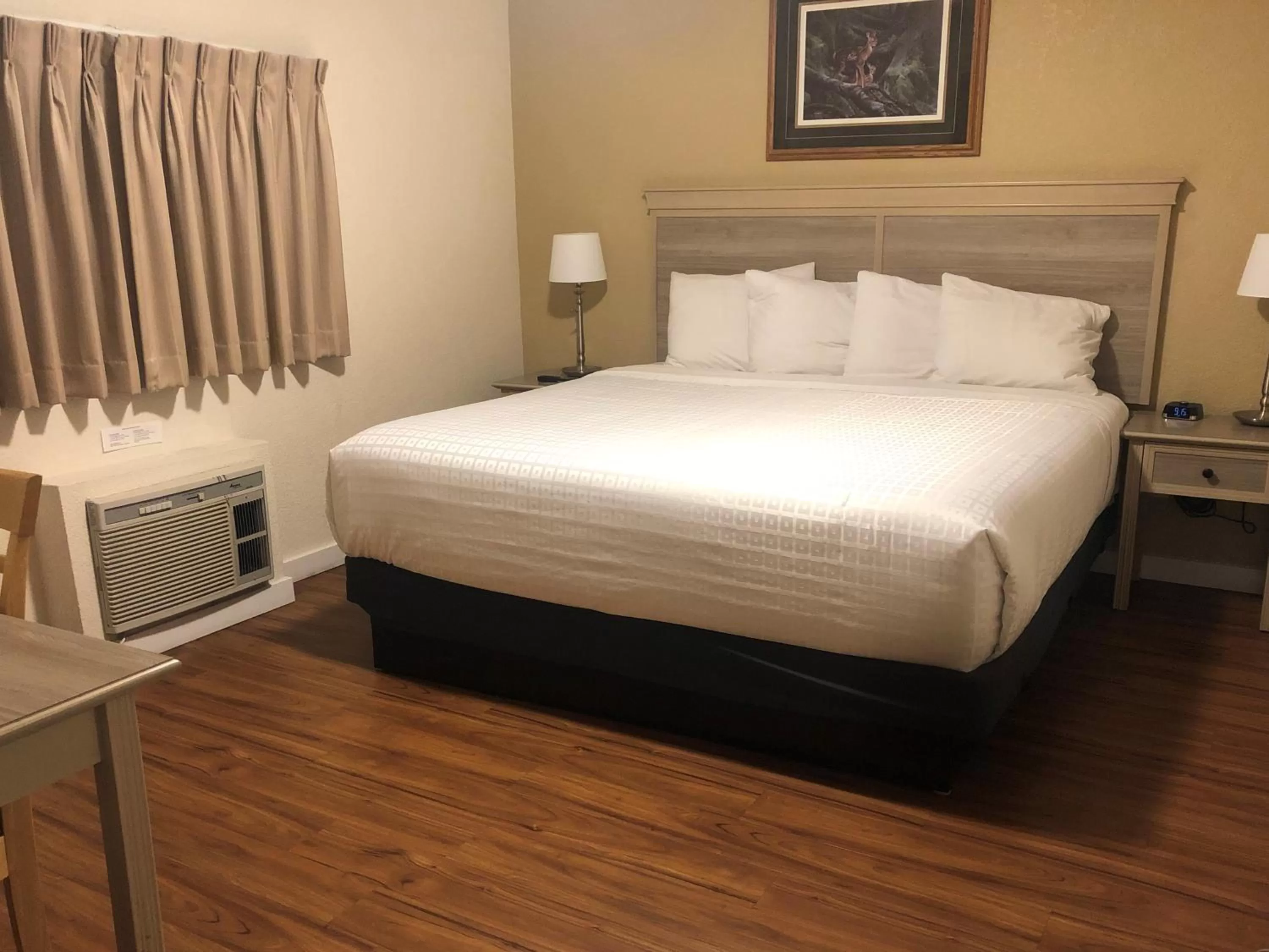 Deluxe King Studio in Cold Creek Inn