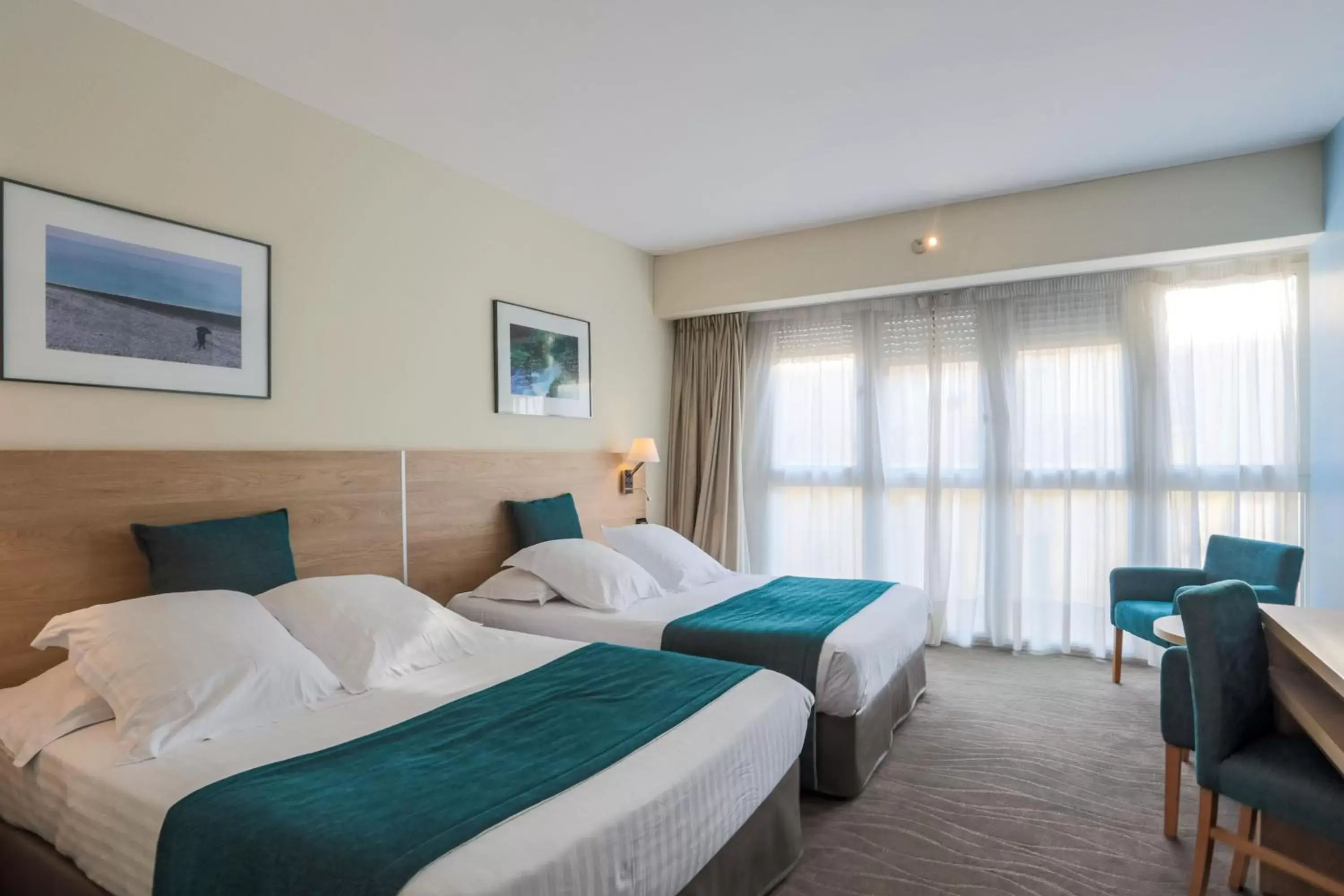 Family Room with Shower in Splendid Hotel & Spa Nice Family Room with Shower in Splendid Hotel & Spa Nice