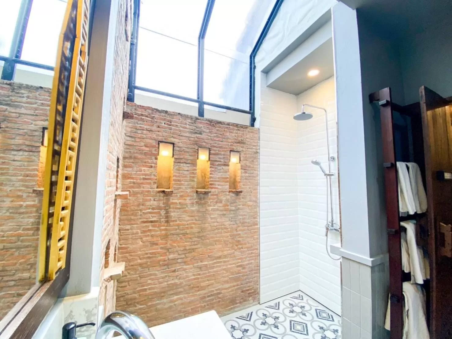 Bathroom in Tharaburi Resort