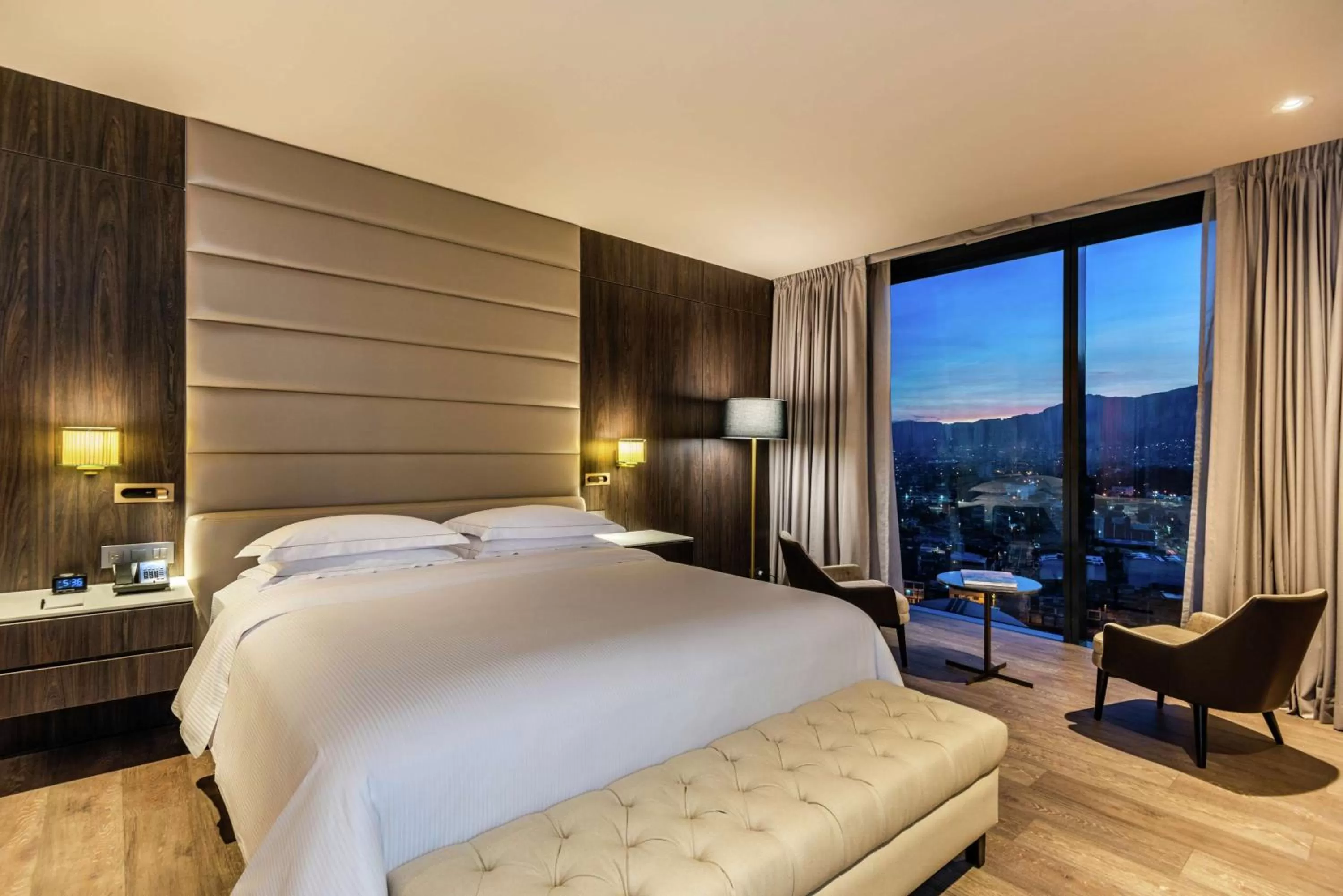 Living room, Bed in Hilton Bogota Corferias