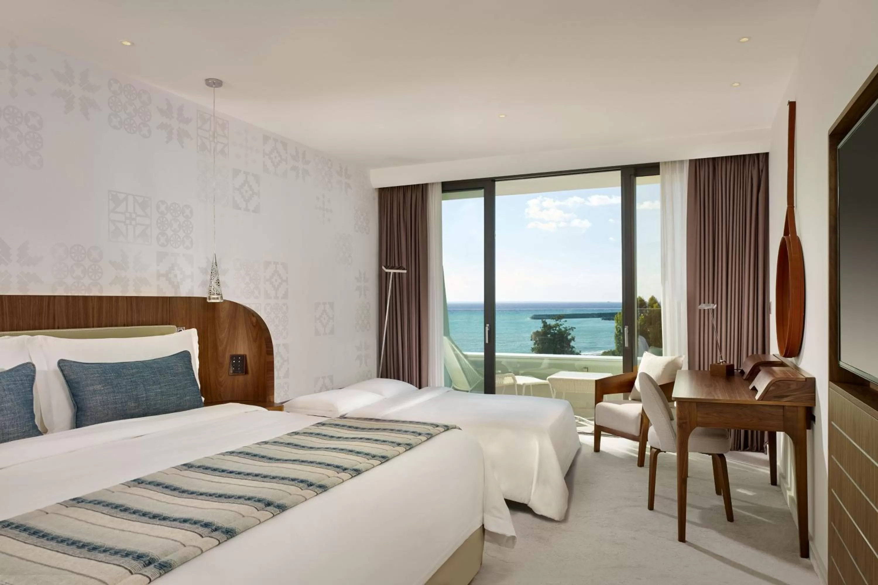 Photo of the whole room, Bed in Parklane, a Luxury Collection Resort & Spa, Limassol