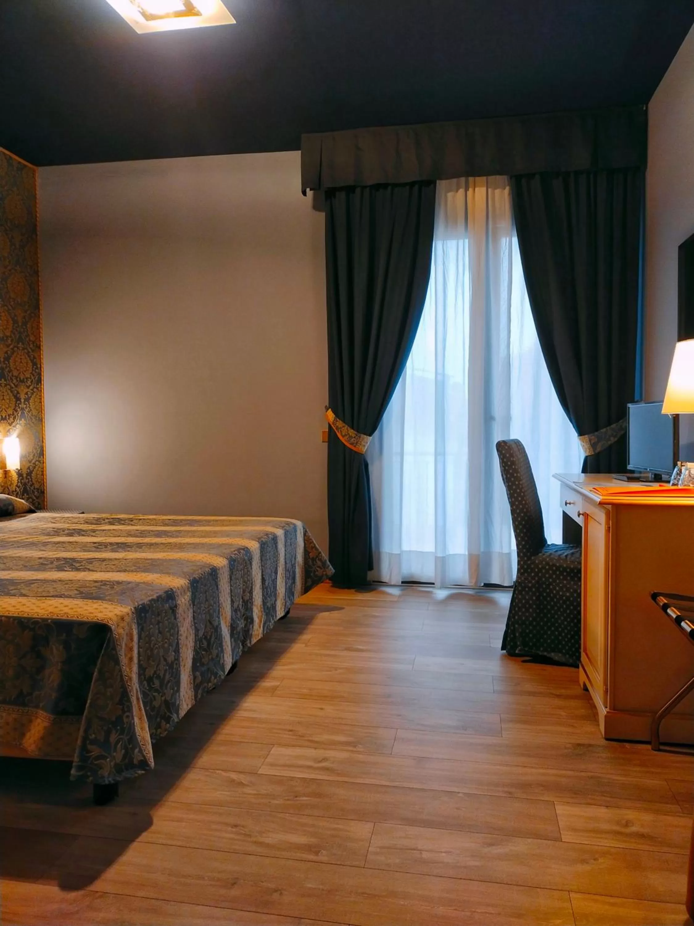 Photo of the whole room, Bed in LAERTE PALACE HOTEL