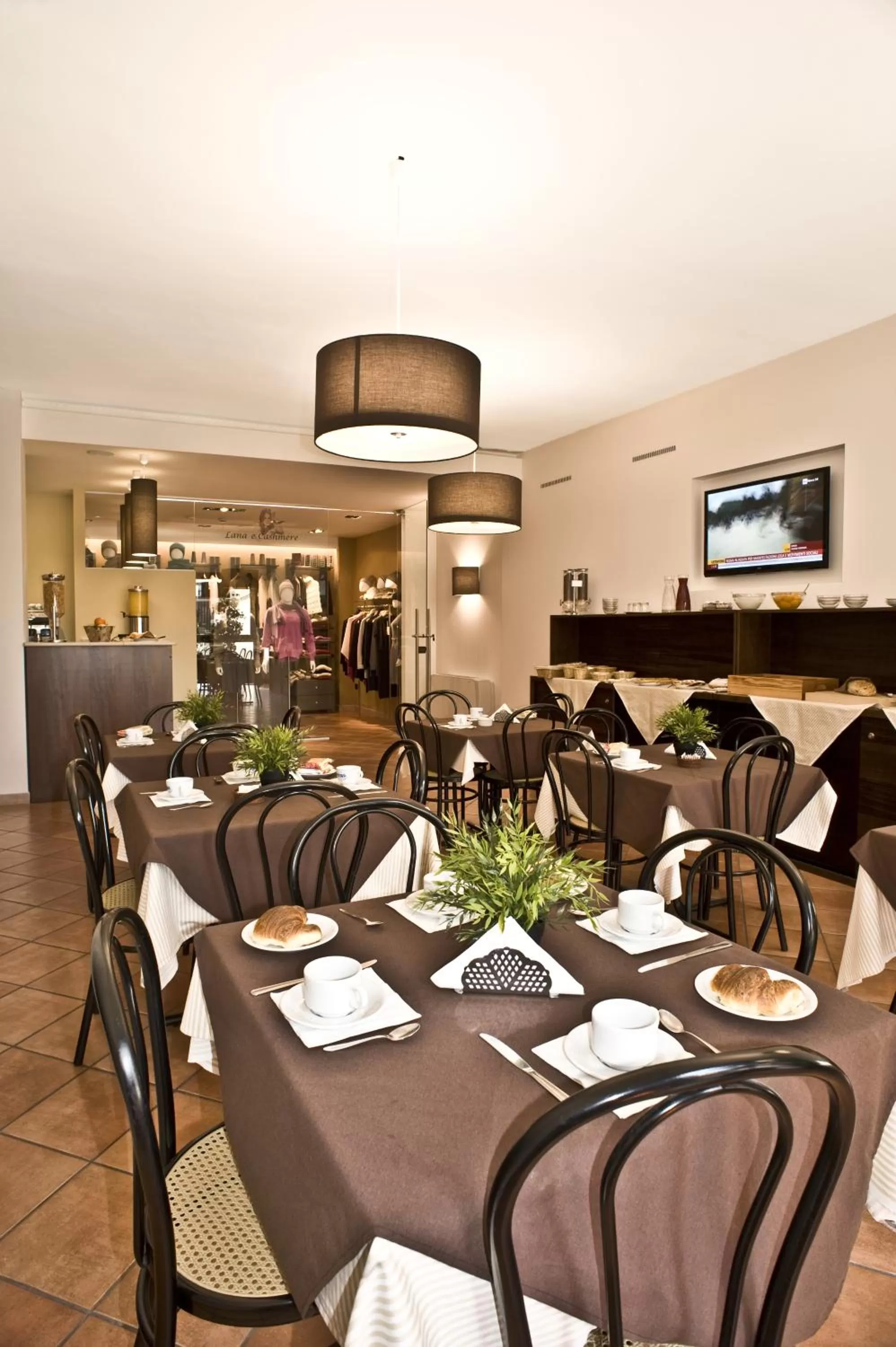 Restaurant/places to eat in Villa Santacroce