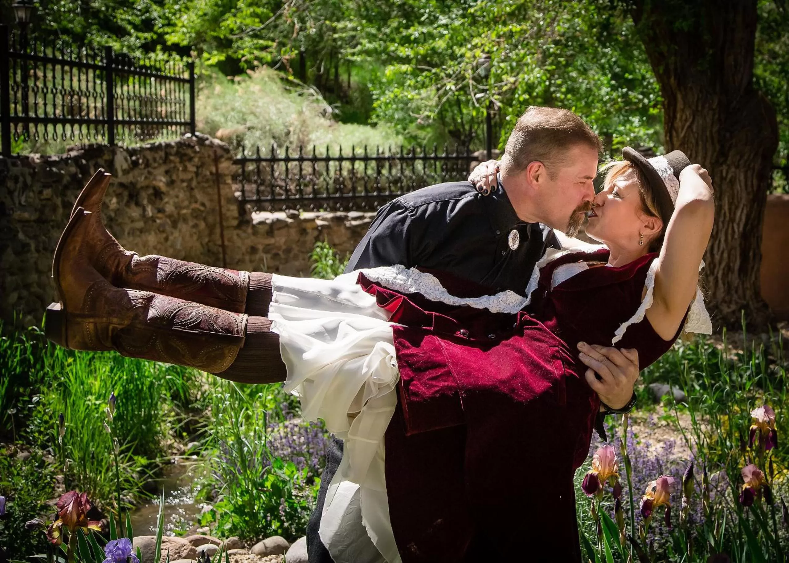 Facade/entrance in Adobe and Pines Inn Bed and Breakfast
