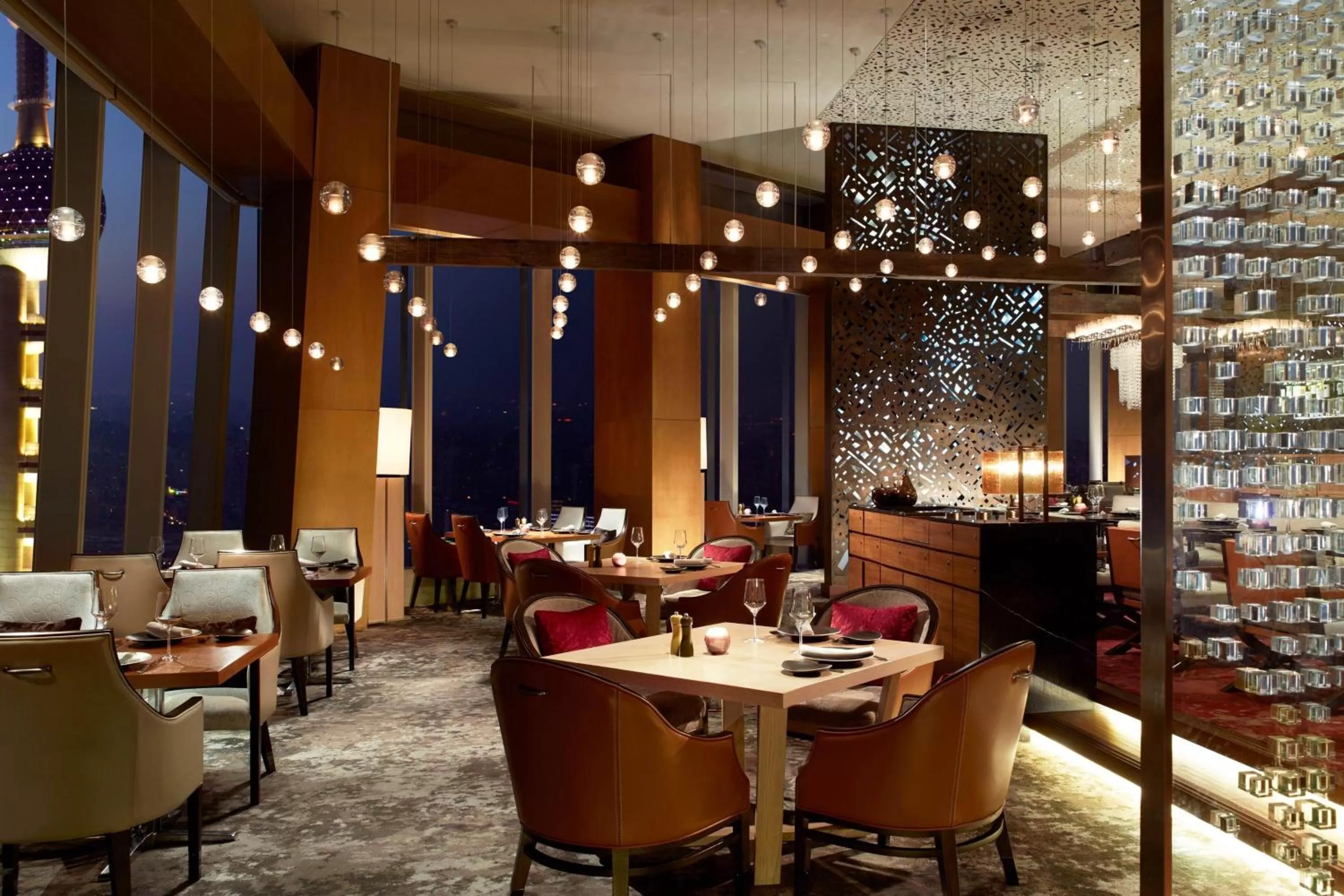 Restaurant/places to eat in The Ritz-Carlton Shanghai, Pudong