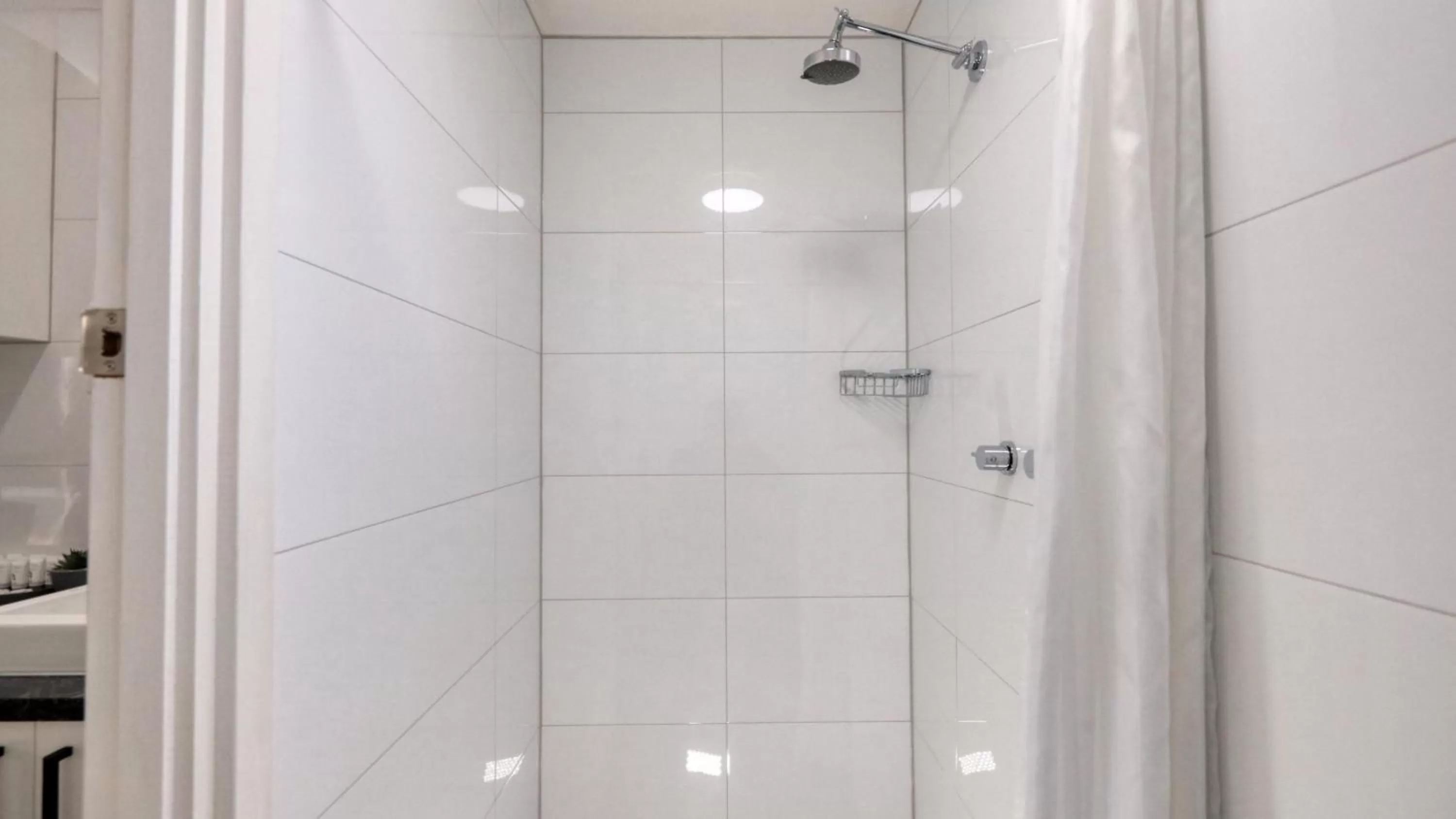 Shower in Hilltop Motel