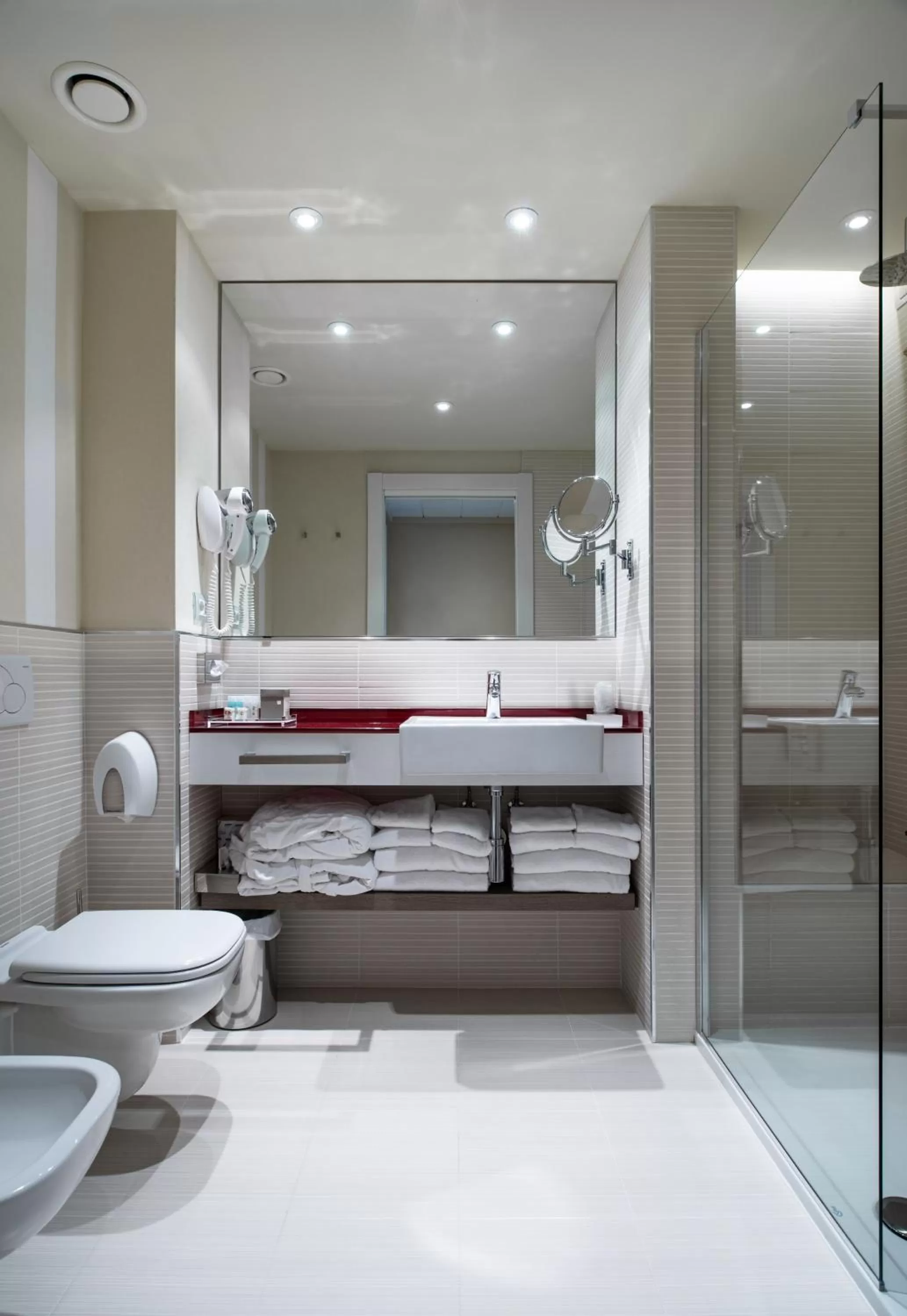 Bathroom in Enjoy Garda Hotel