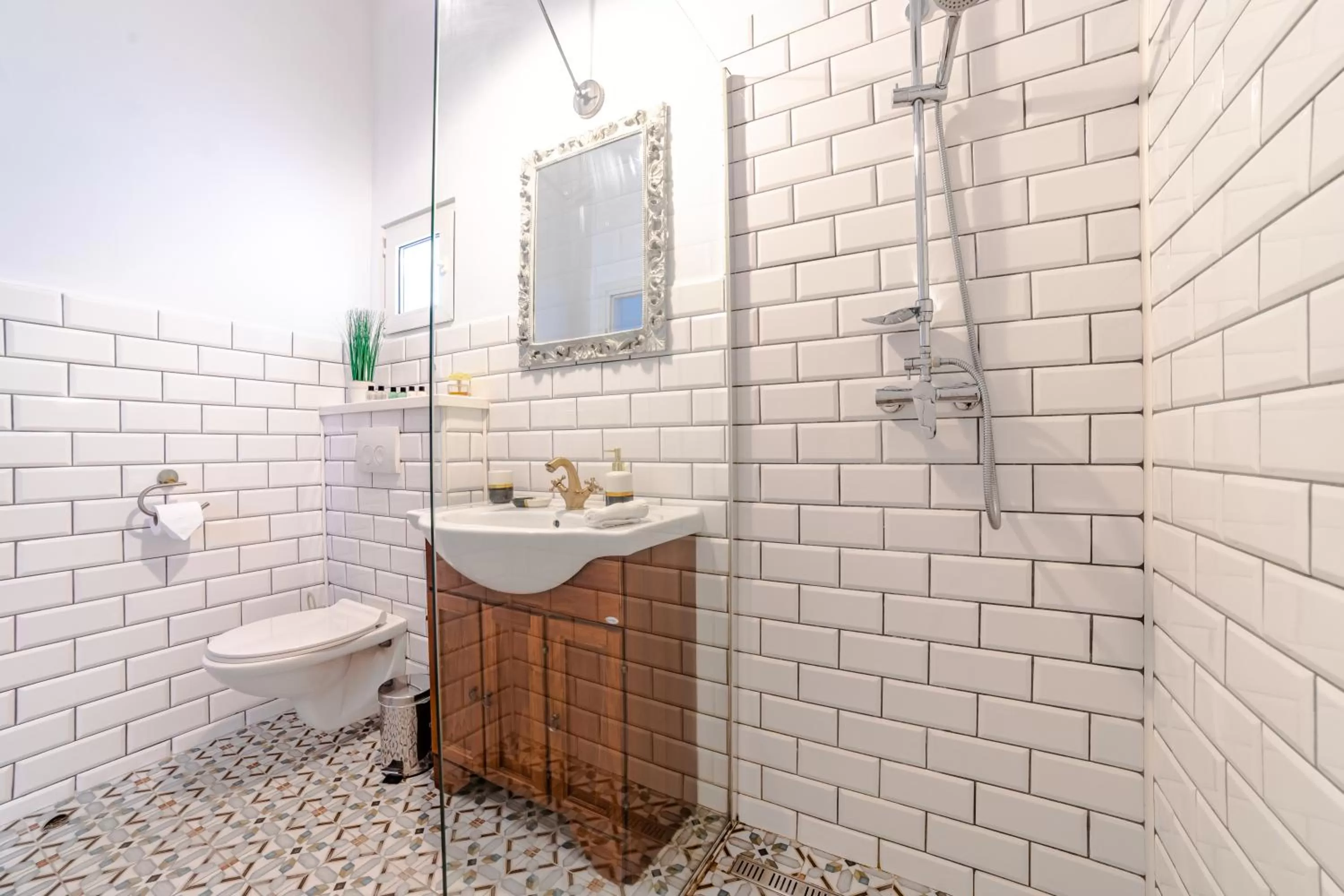 Bathroom in ALBERT RESIDENCE with PARKING