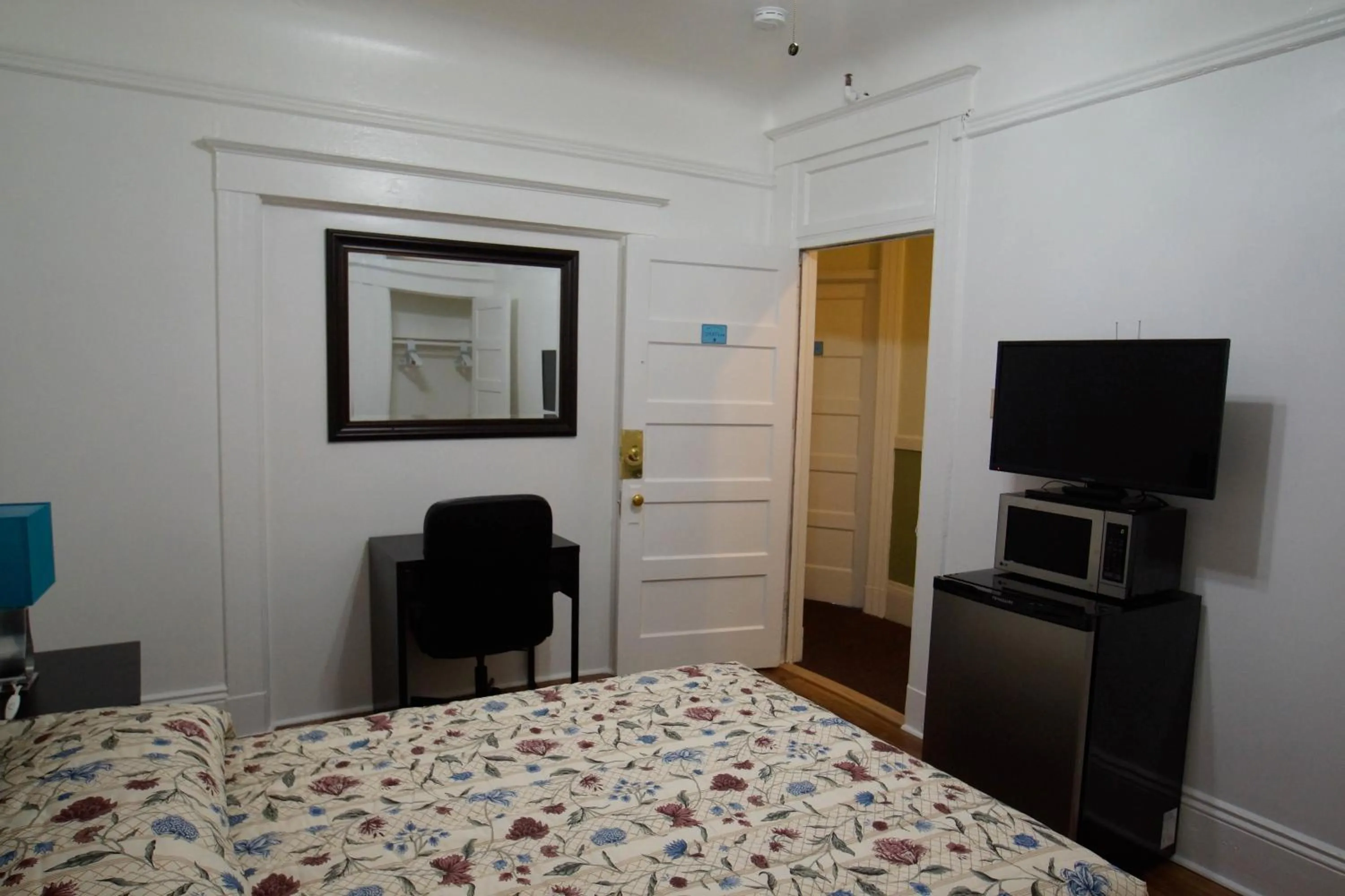 Photo of the whole room in Cable Car Hotel